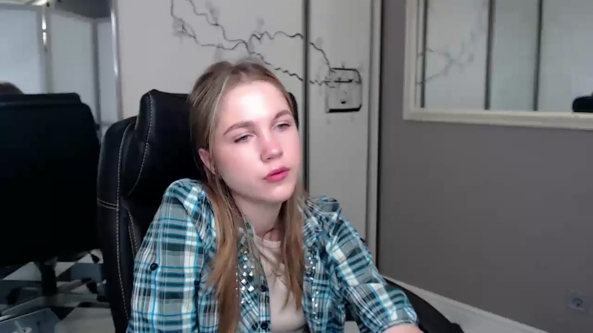 Gallery image thumbnail from Kate_Lewiss's myfreecams stream on, 05/28/2024, 06:29 image 11 of 20