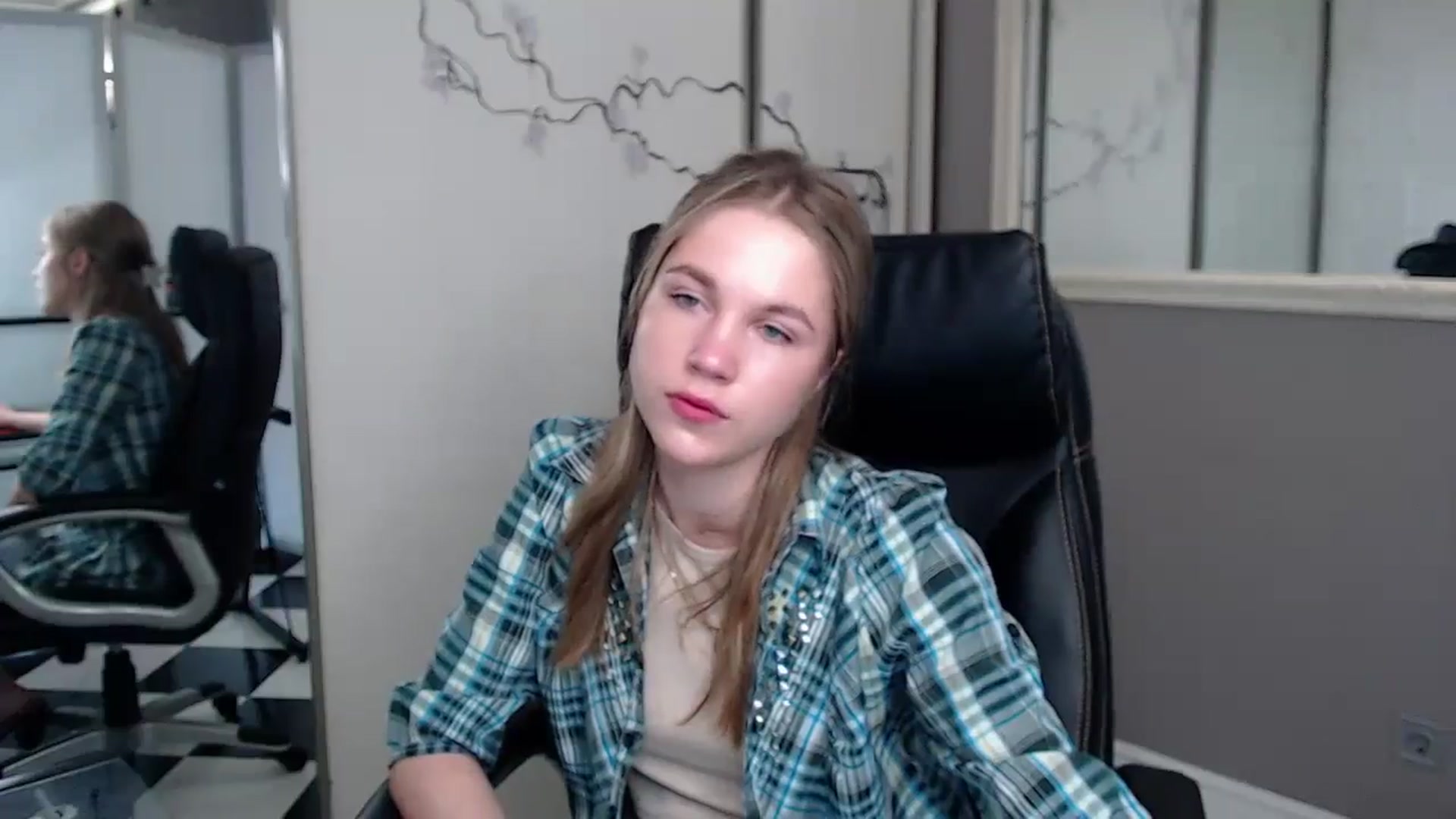 Gallery image thumbnail from Kate_Lewiss's myfreecams stream on, 05/28/2024, 06:29 image 9 of 20