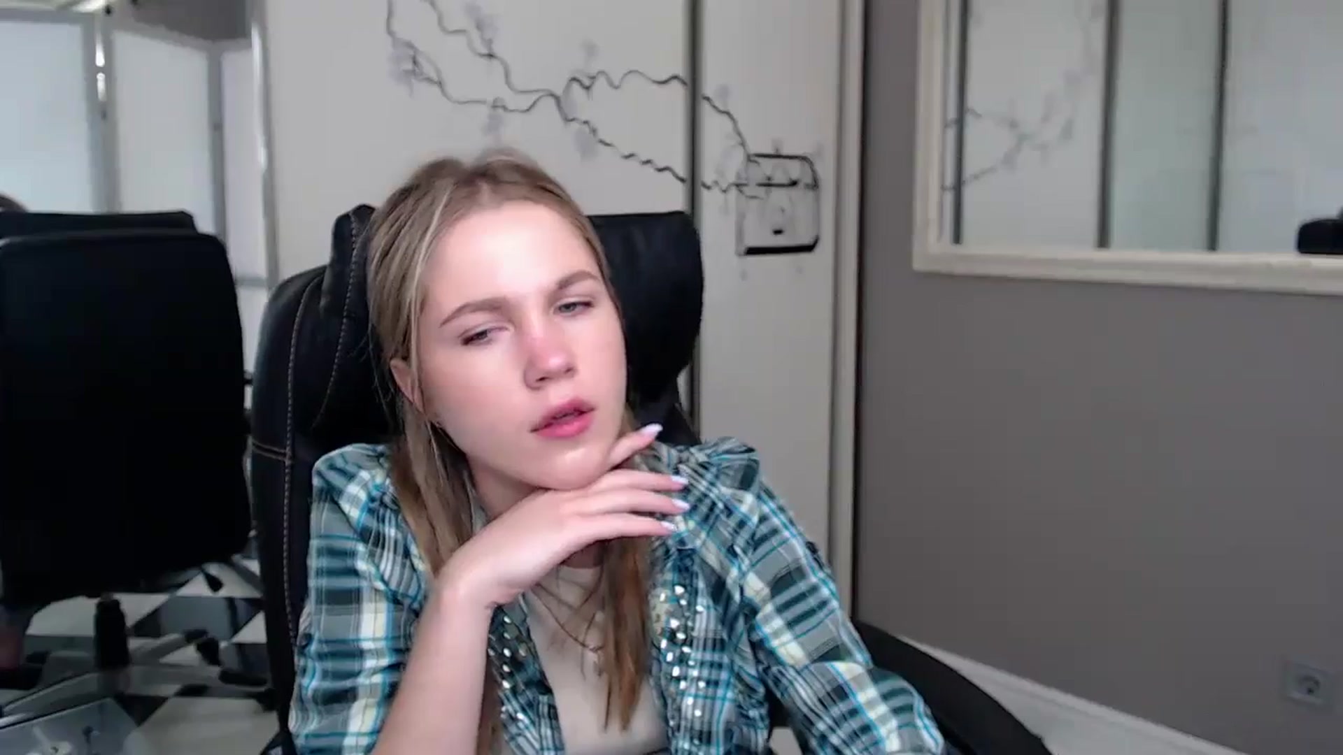 Gallery image thumbnail from Kate_Lewiss's myfreecams stream on, 05/28/2024, 06:29 image 18 of 20
