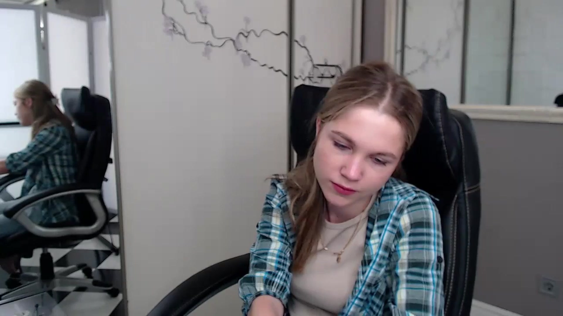 Gallery image thumbnail from Kate_Lewiss's myfreecams stream on, 05/28/2024, 07:20 image 9 of 20