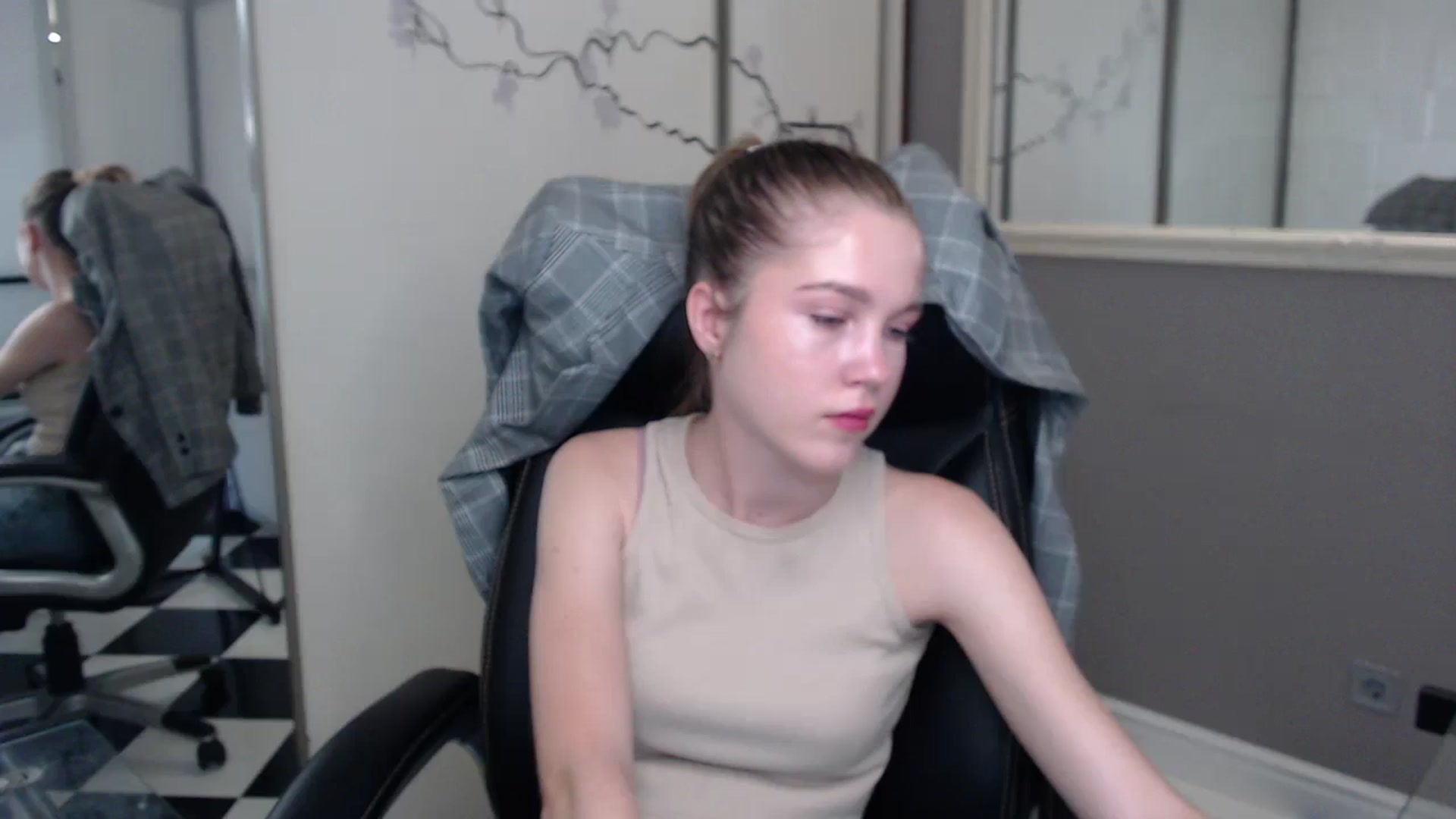 Gallery image thumbnail from Kate_Lewiss's myfreecams stream on, 05/29/2024, 06:16 image 16 of 20