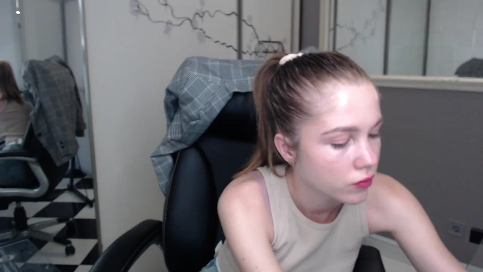 Gallery image thumbnail from Kate_Lewiss's myfreecams stream on, 05/29/2024, 06:16 image 12 of 20