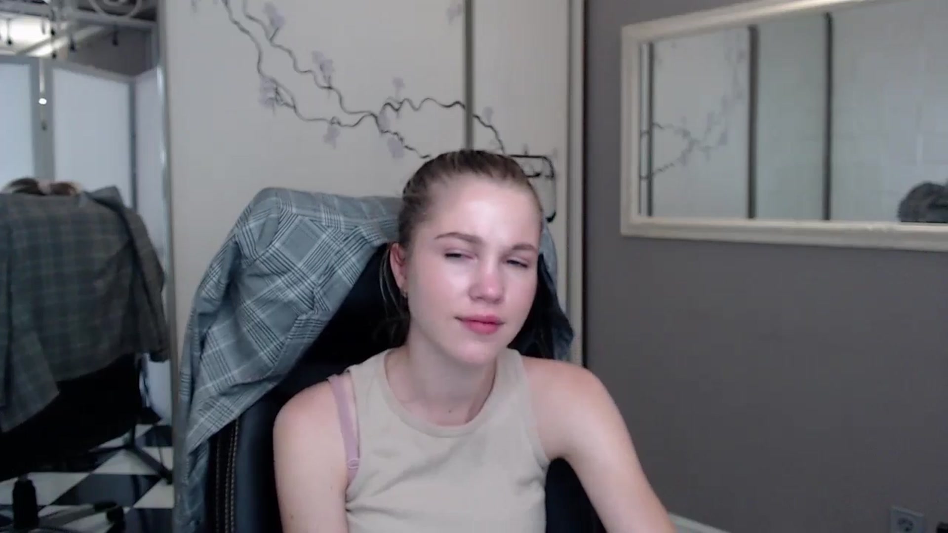 Gallery image thumbnail from Kate_Lewiss's myfreecams stream on, 05/29/2024, 09:49 image 14 of 20
