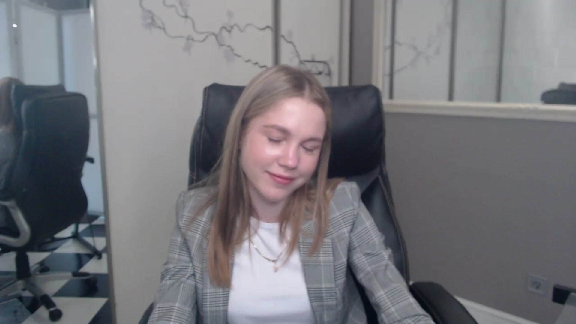 Gallery image thumbnail from Kate_Lewiss's myfreecams stream on, 05/30/2024, 06:00 image 18 of 20