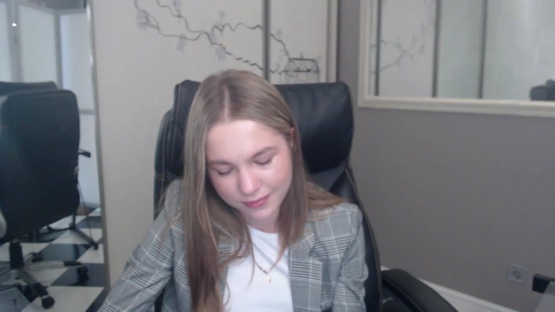 Gallery image thumbnail from Kate_Lewiss's myfreecams stream on, 05/30/2024, 06:00 image 14 of 20