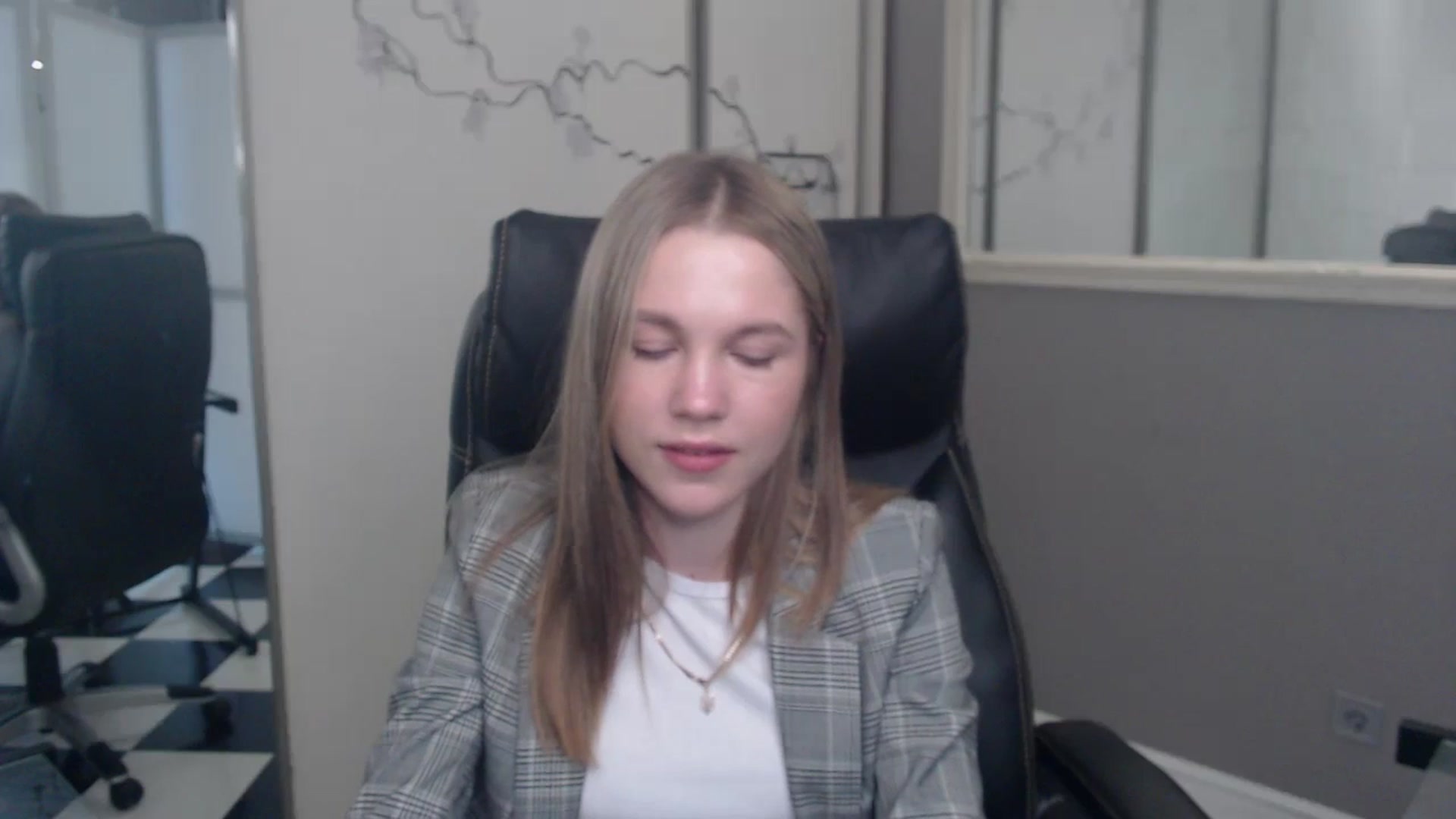 Gallery image thumbnail from Kate_Lewiss's myfreecams stream on, 05/30/2024, 06:00 image 17 of 20