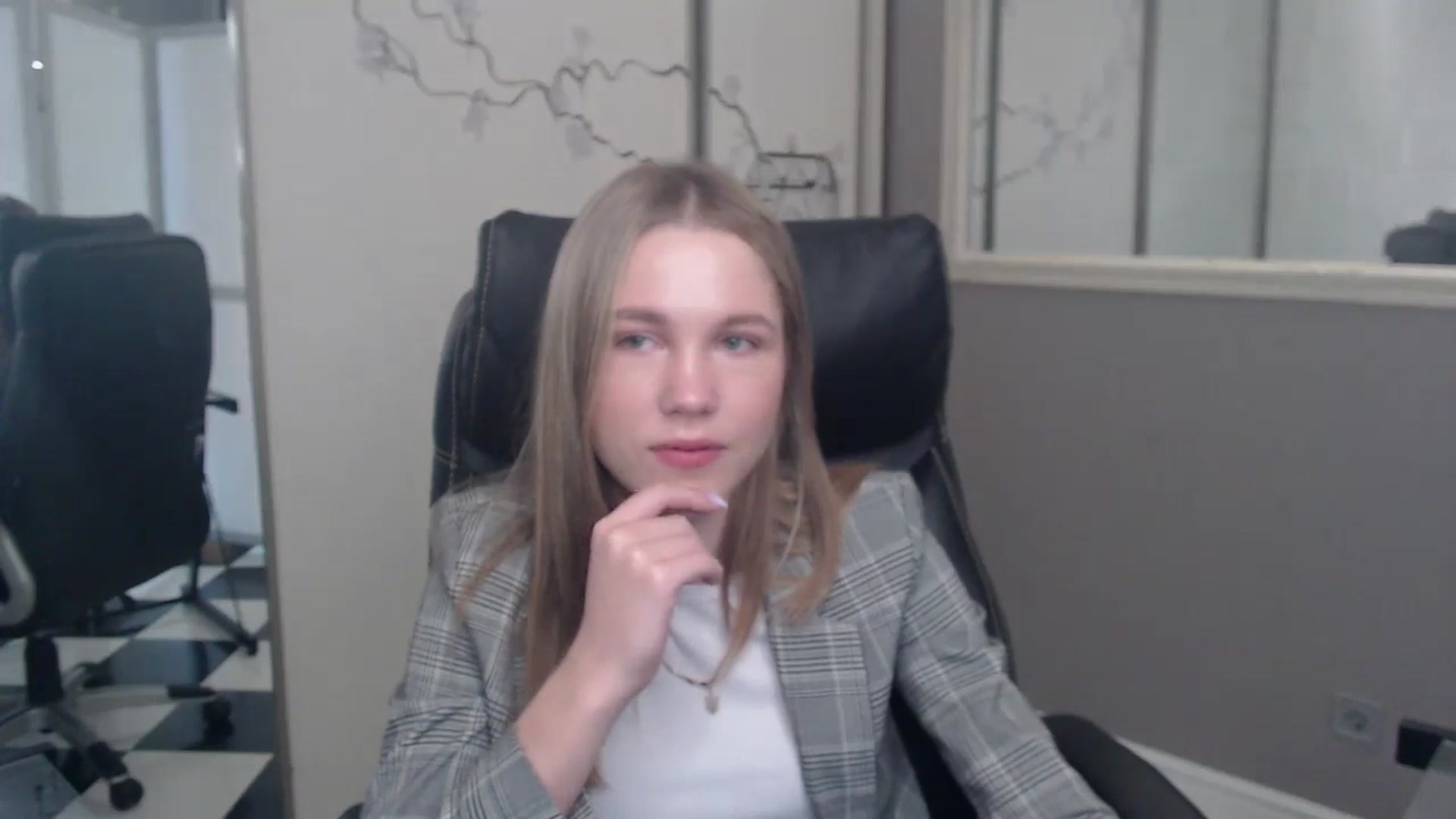 Gallery image thumbnail from Kate_Lewiss's myfreecams stream on, 05/30/2024, 06:00 image 16 of 20