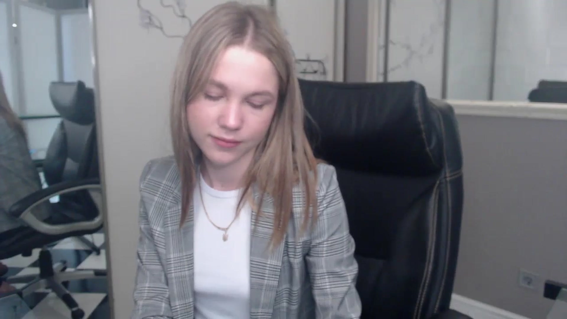 Gallery image thumbnail from Kate_Lewiss's myfreecams stream on, 05/30/2024, 06:00 image 19 of 20