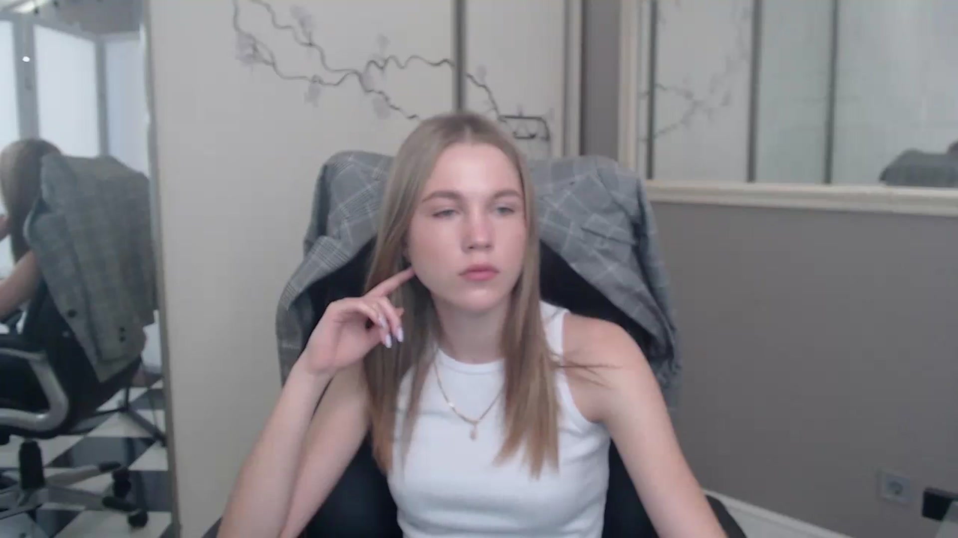 Gallery image thumbnail from Kate_Lewiss's myfreecams stream on, 05/30/2024, 07:28 image 18 of 20