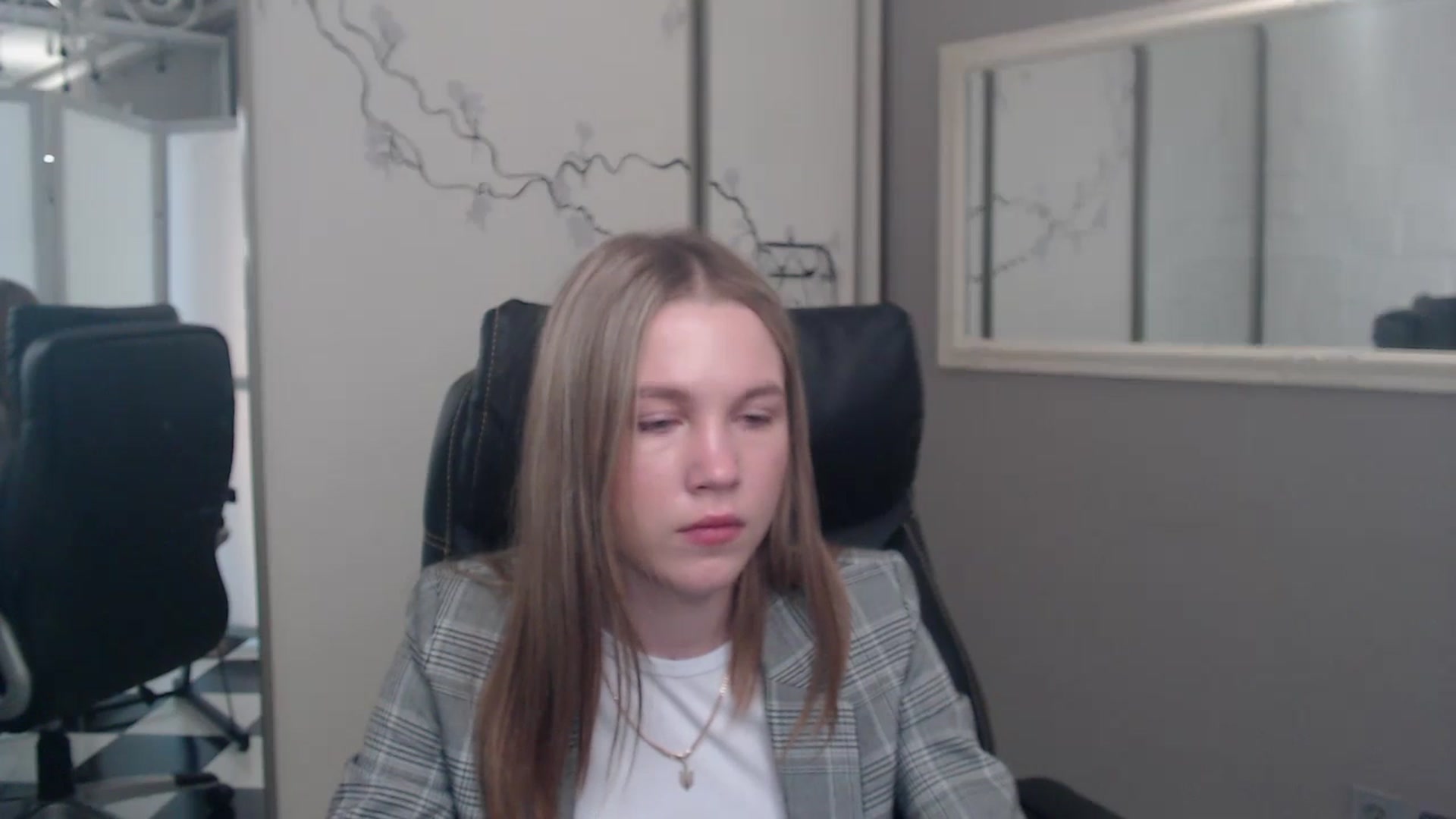 Gallery image thumbnail from Kate_Lewiss's myfreecams stream on, 05/30/2024, 07:28 image 3 of 20