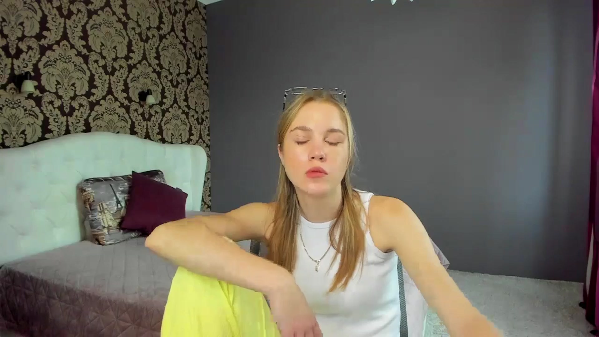 Gallery image thumbnail from Kate_Lewiss's myfreecams stream on, 06/04/2024, 06:02 image 10 of 20