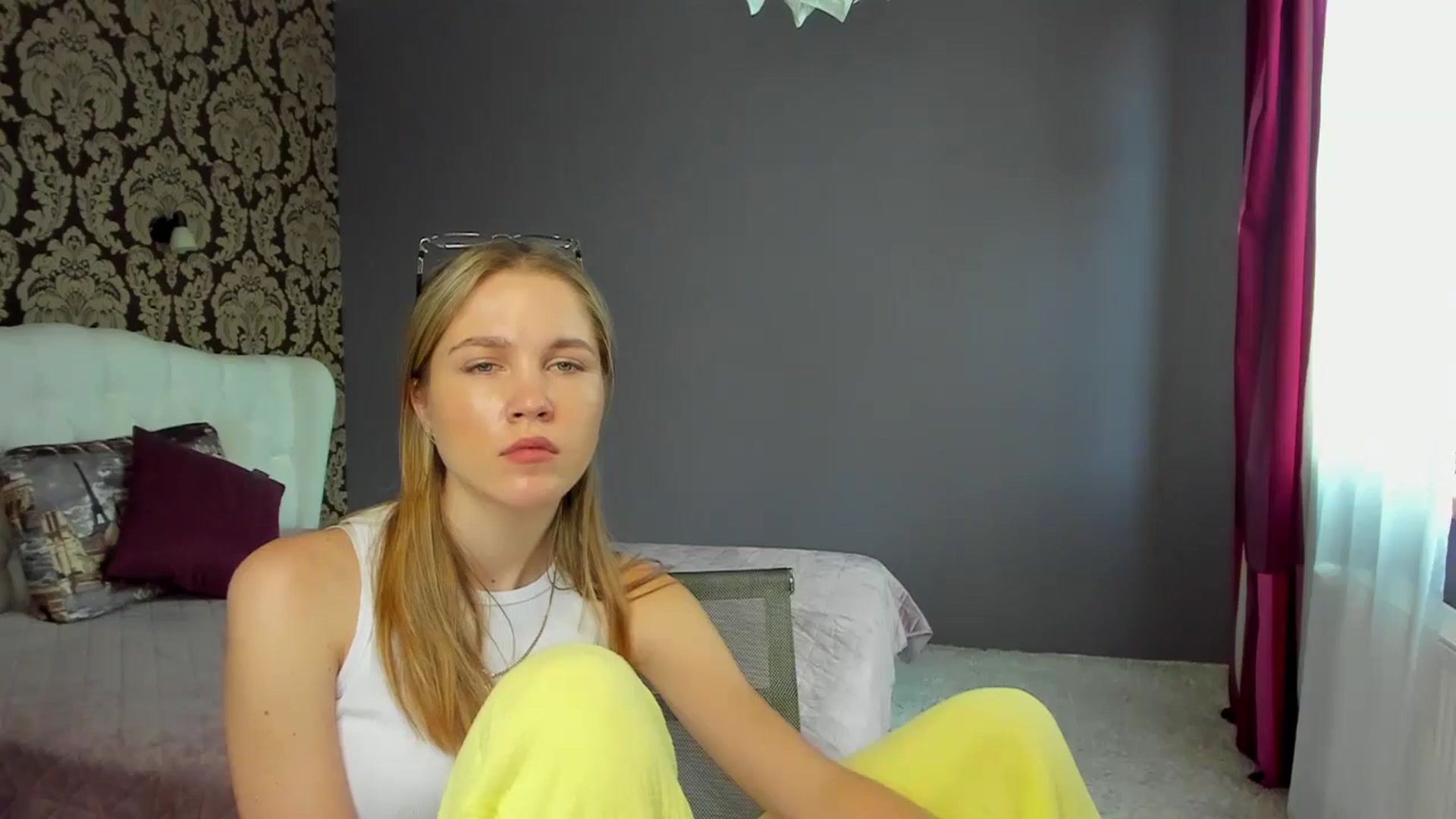Gallery image thumbnail from Kate_Lewiss's myfreecams stream on, 06/04/2024, 09:21 image 17 of 20