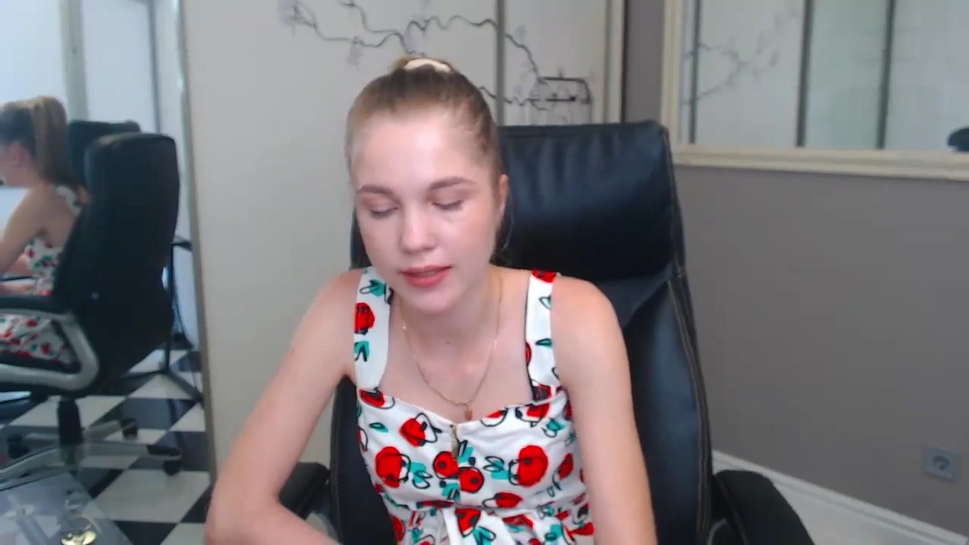Gallery image thumbnail from Kate_Lewiss's myfreecams stream on, 06/05/2024, 07:41 image 17 of 20