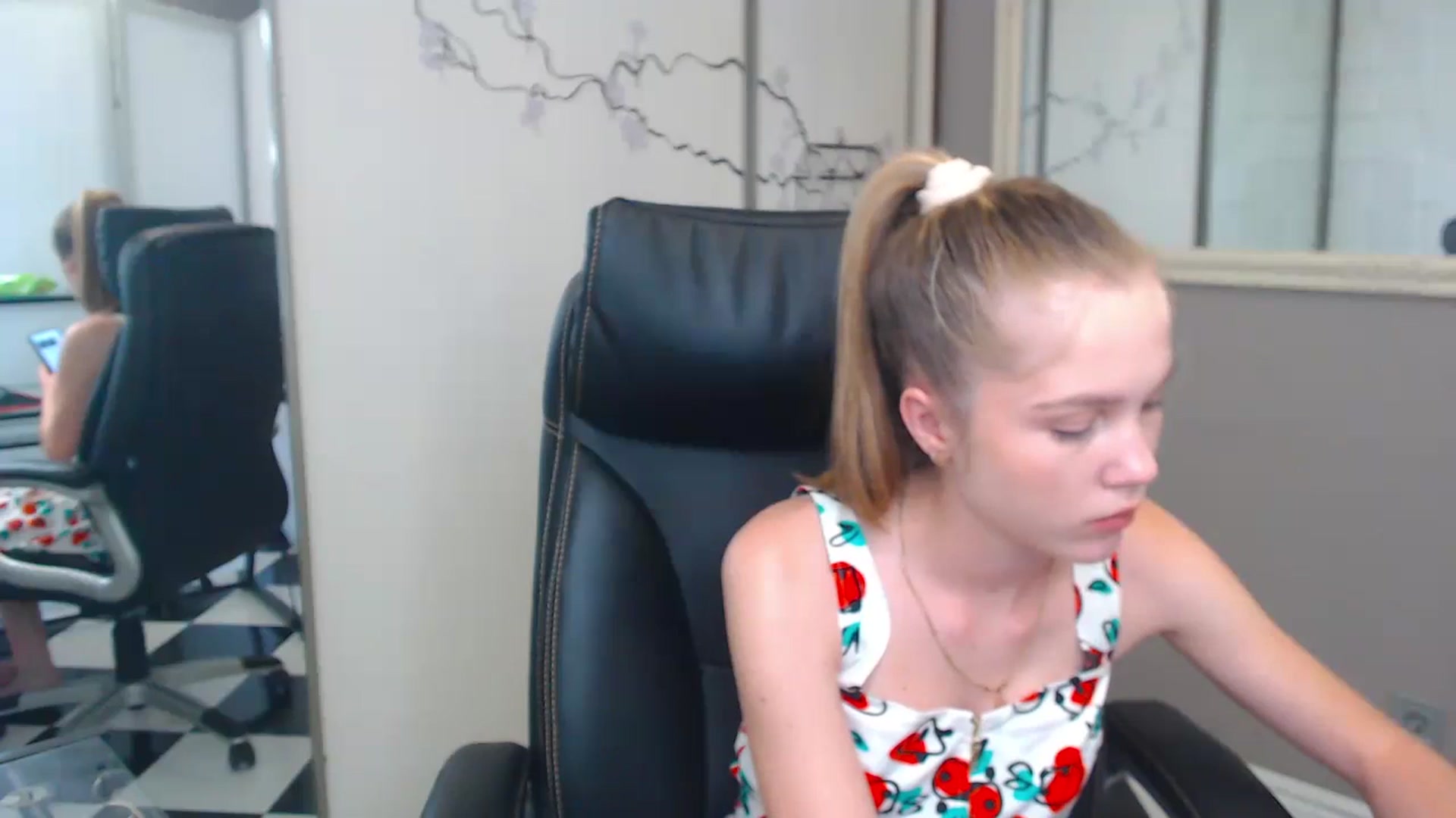 Gallery image thumbnail from Kate_Lewiss's myfreecams stream on, 06/05/2024, 11:02 image 17 of 20