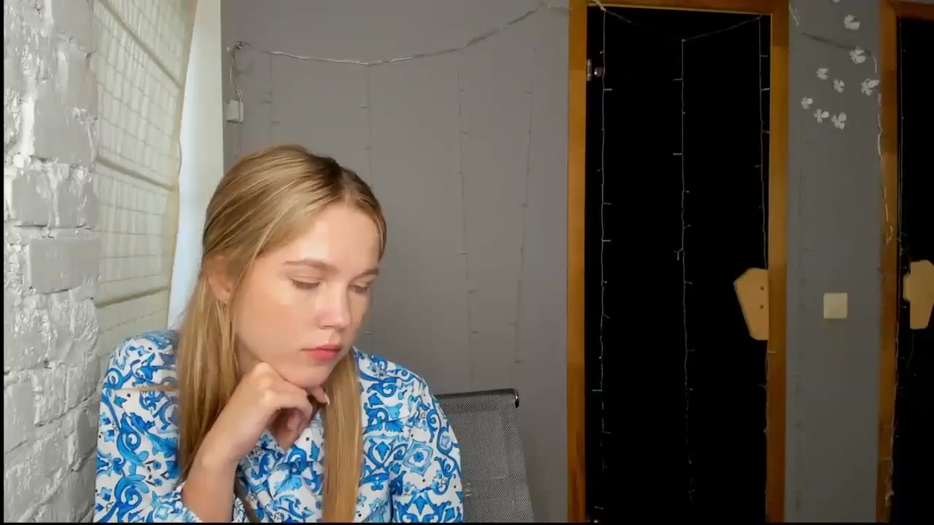 Gallery image thumbnail from Kate_Lewiss's myfreecams stream on, 06/06/2024, 16:39 image 4 of 20