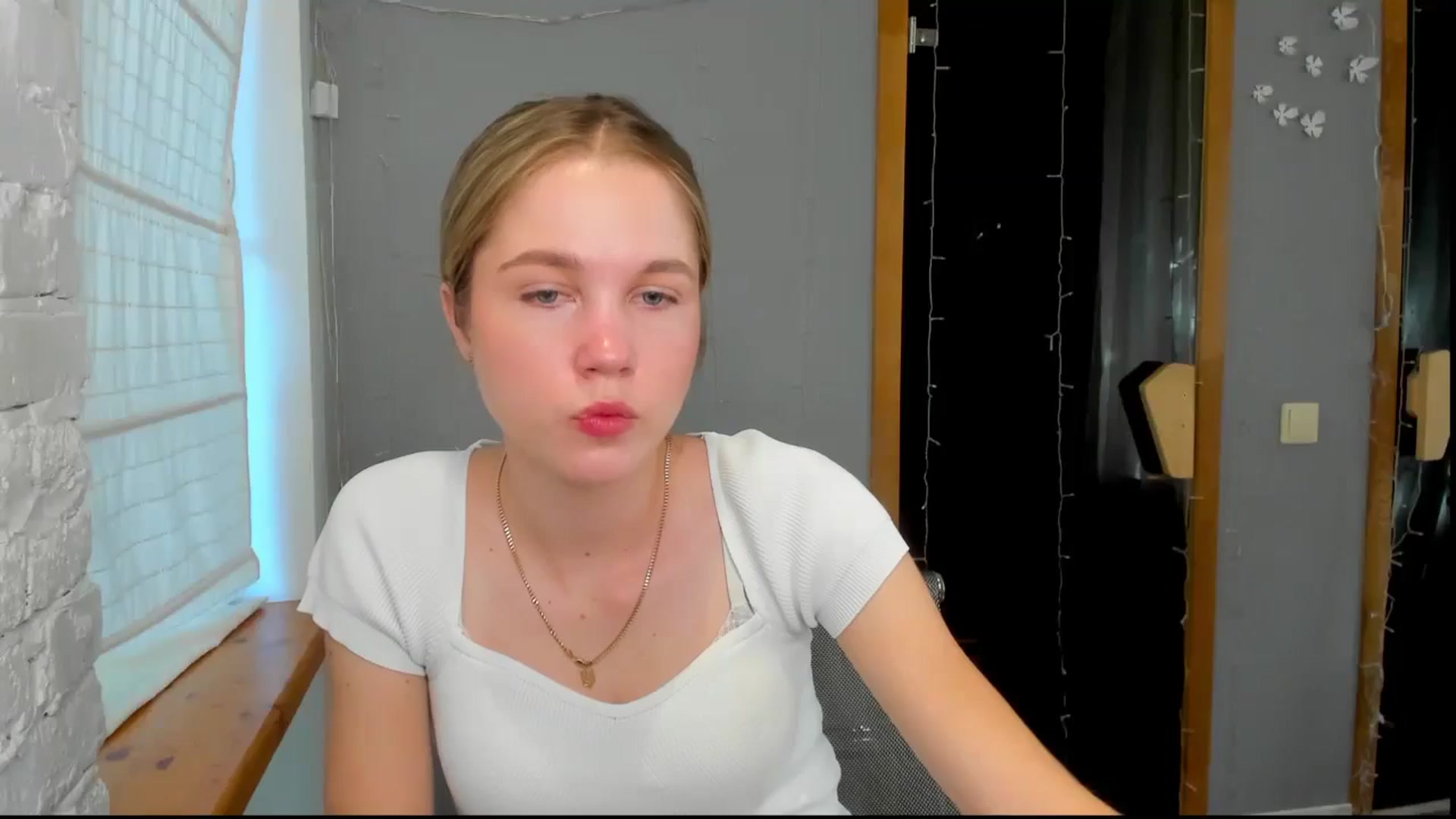 Gallery image thumbnail from Kate_Lewiss's myfreecams stream on, 06/09/2024, 06:07 image 1 of 20