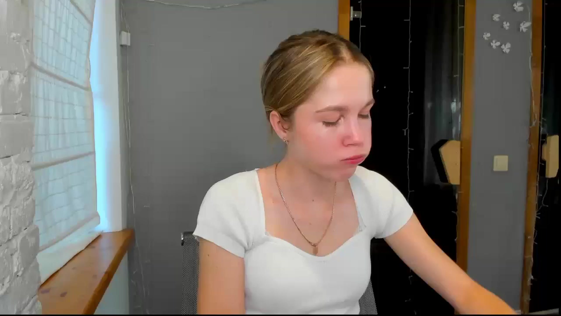 Gallery image thumbnail from Kate_Lewiss's myfreecams stream on, 06/09/2024, 06:07 image 3 of 20