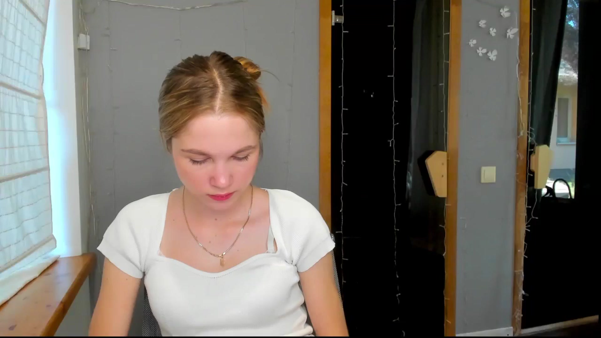 Gallery image thumbnail from Kate_Lewiss's myfreecams stream on, 06/09/2024, 07:23 image 1 of 20