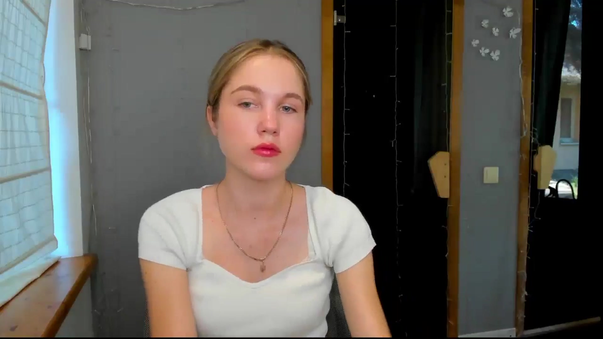 Gallery image thumbnail from Kate_Lewiss's myfreecams stream on, 06/09/2024, 07:23 image 3 of 20