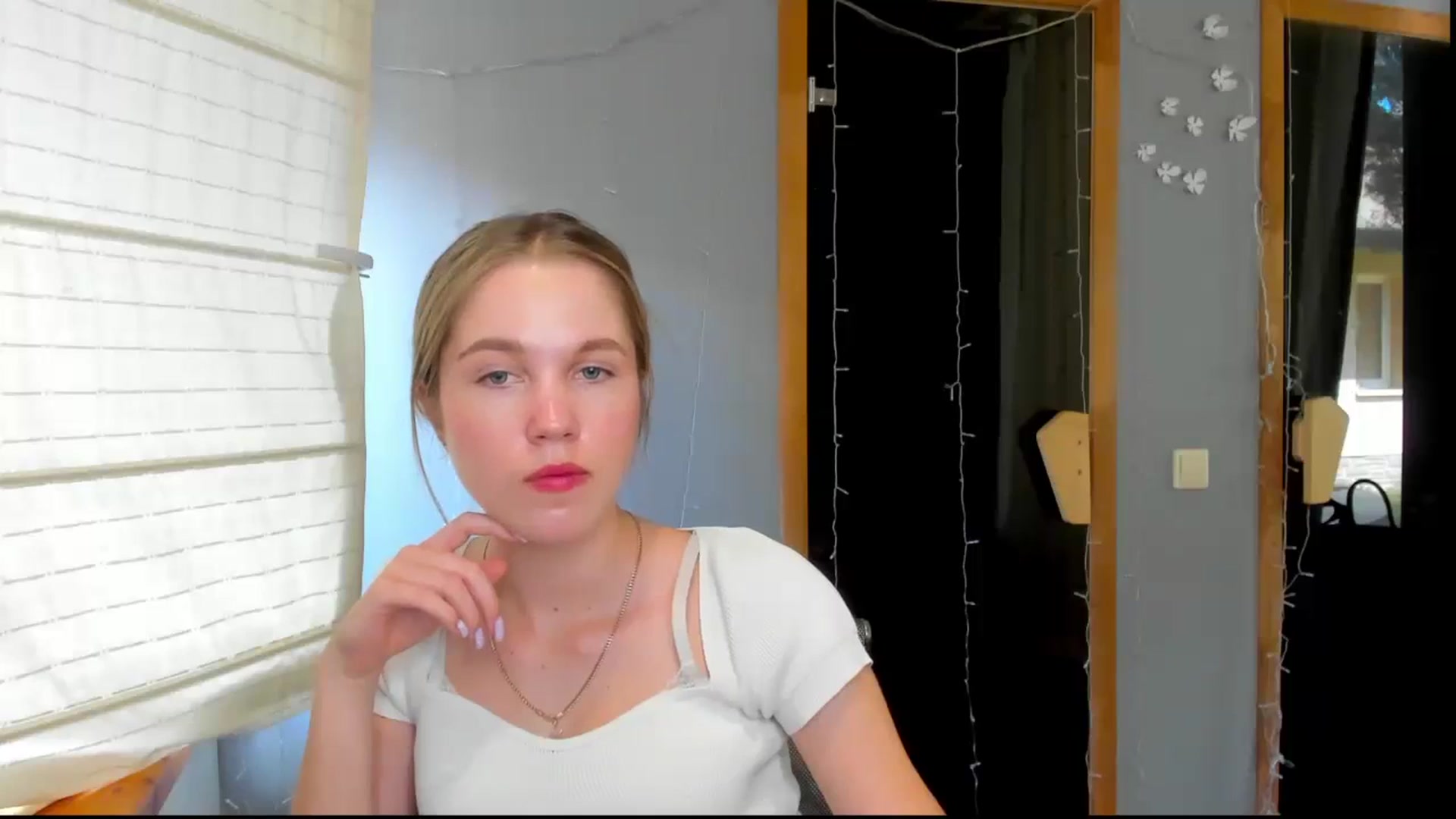 Gallery image thumbnail from Kate_Lewiss's myfreecams stream on, 06/09/2024, 11:02 image 11 of 20