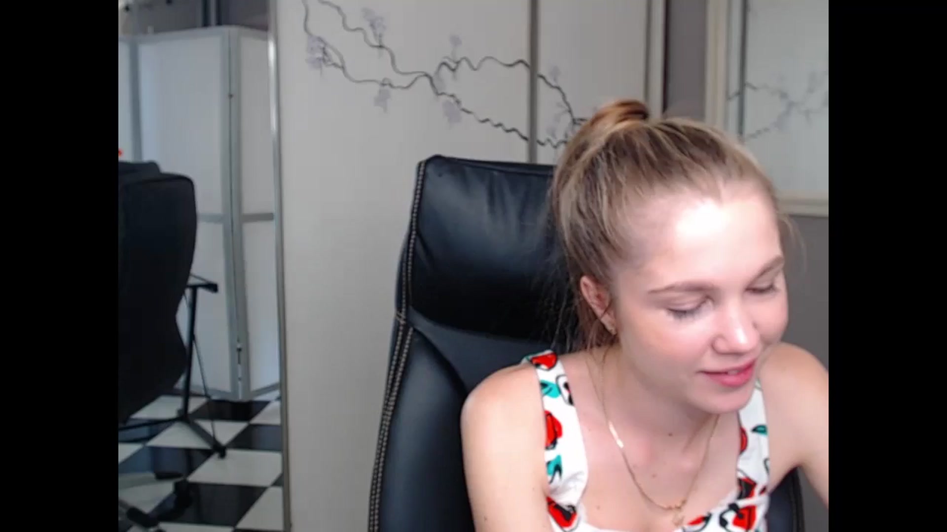Gallery image thumbnail from Kate_Lewiss's myfreecams stream on, 06/10/2024, 06:37 image 2 of 20