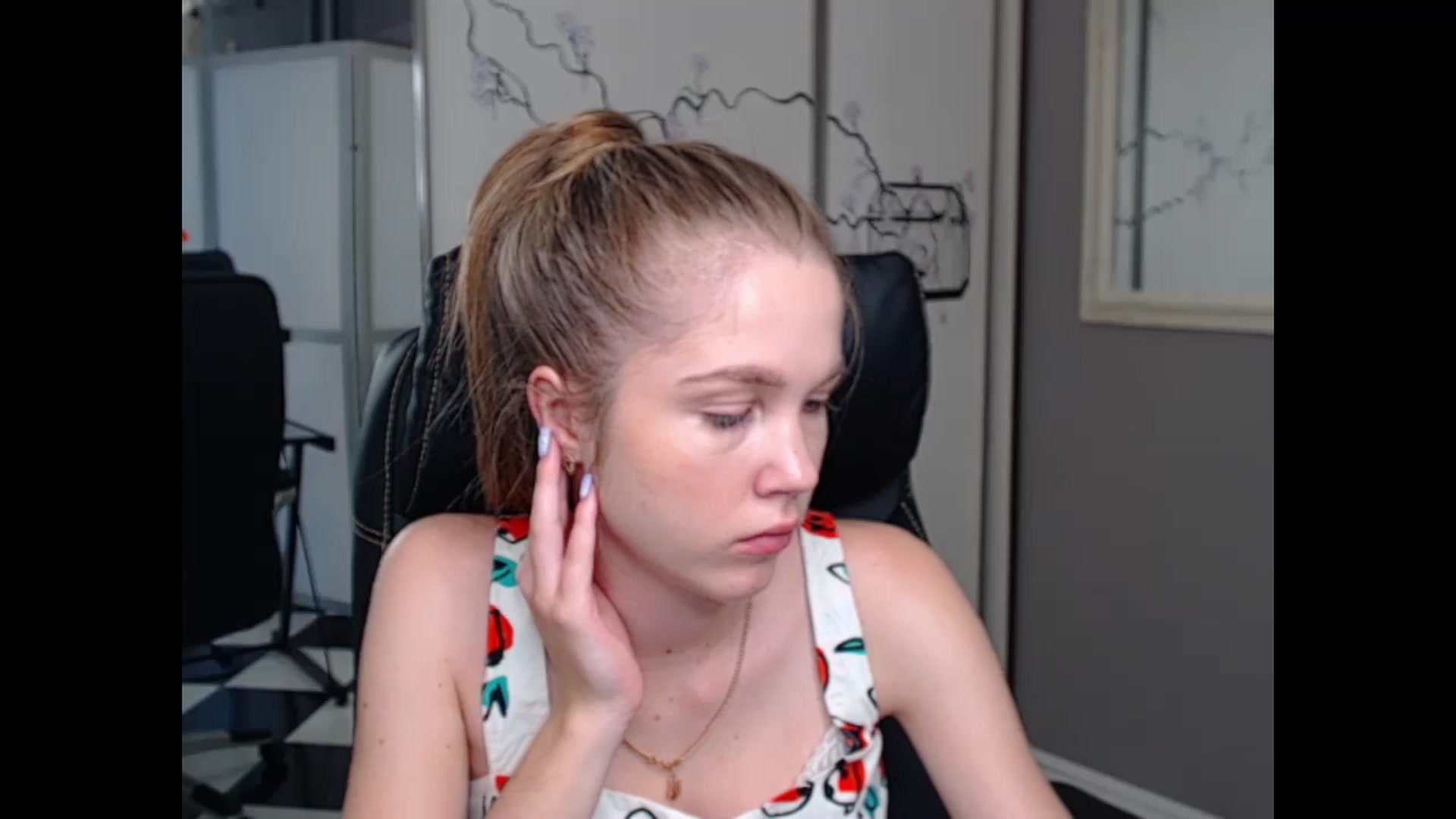 Gallery image thumbnail from Kate_Lewiss's myfreecams stream on, 06/10/2024, 07:22 image 16 of 20