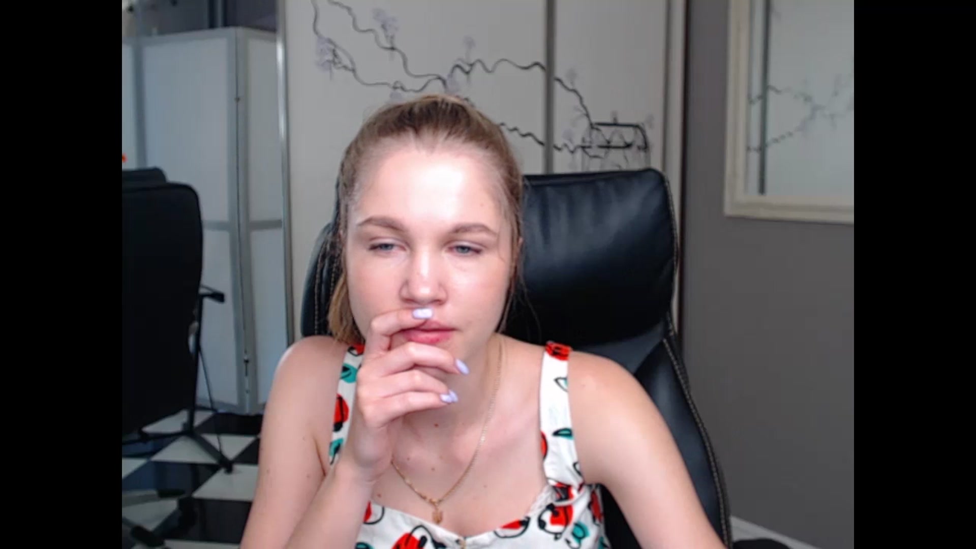 Gallery image thumbnail from Kate_Lewiss's myfreecams stream on, 06/10/2024, 07:22 image 17 of 20