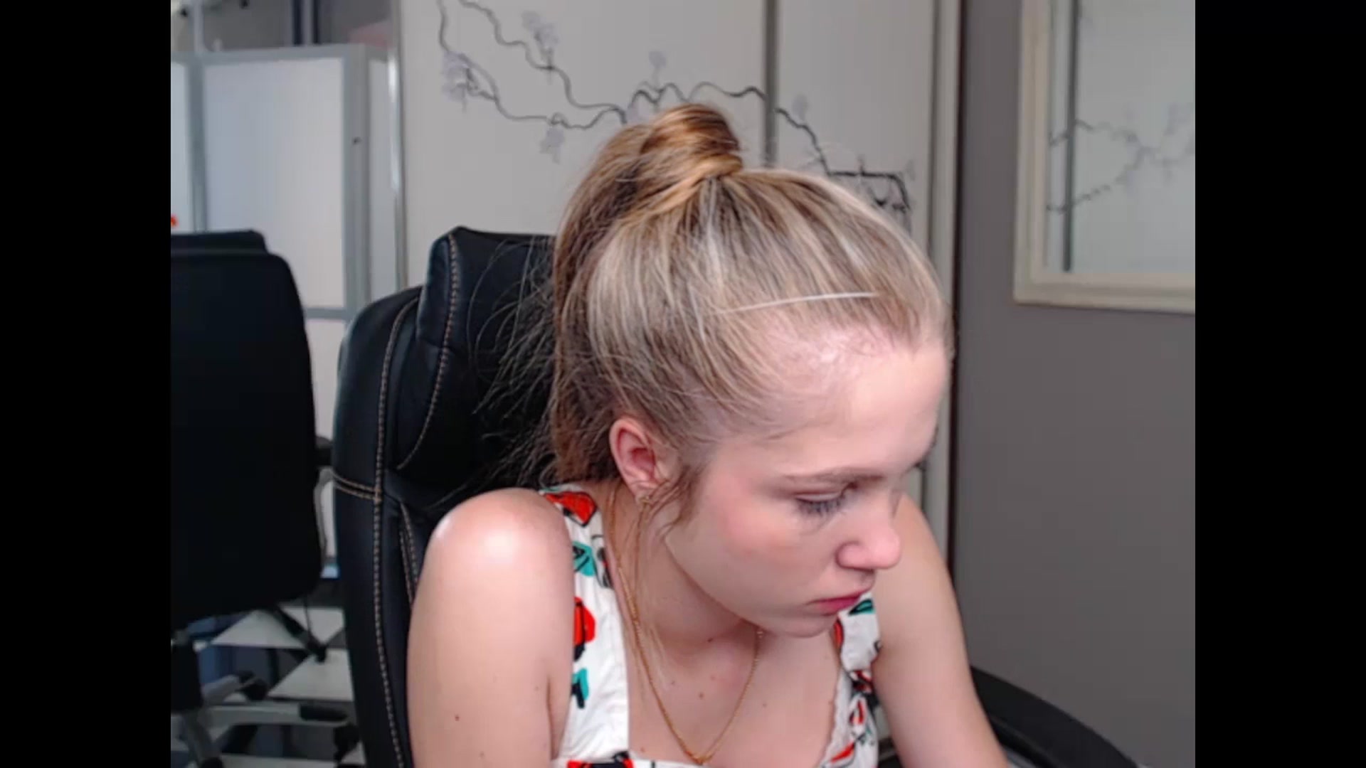 Gallery image thumbnail from Kate_Lewiss's myfreecams stream on, 06/10/2024, 10:26 image 9 of 20