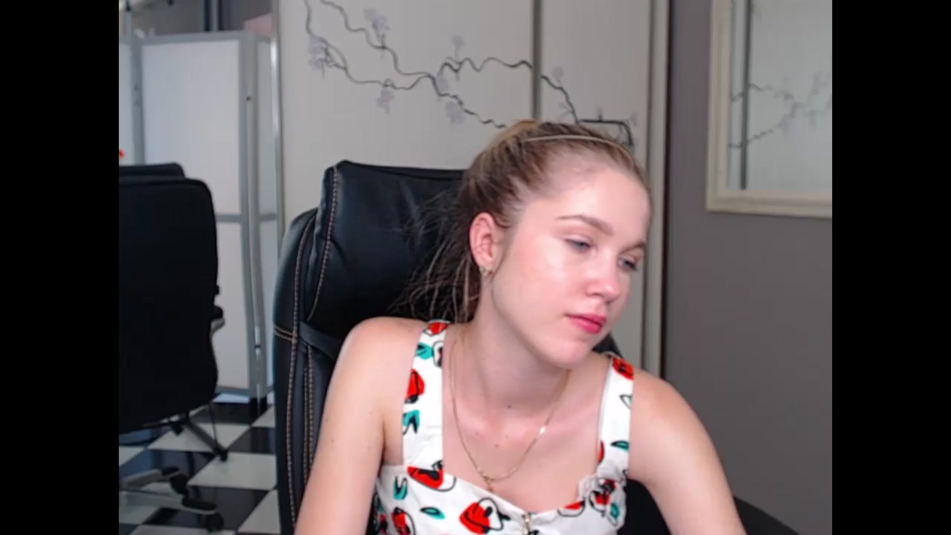 Gallery image thumbnail from Kate_Lewiss's myfreecams stream on, 06/10/2024, 10:26 image 19 of 20