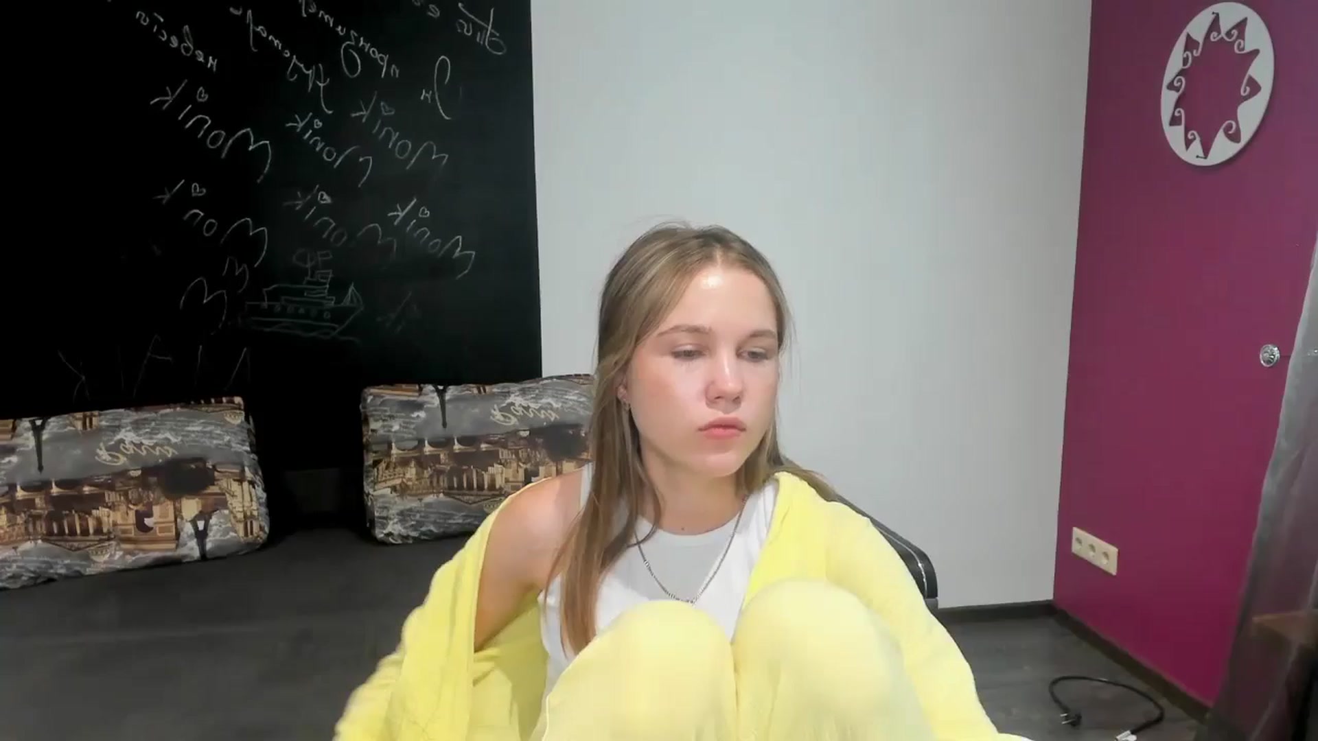 Gallery image thumbnail from Kate_Lewiss's myfreecams stream on, 06/19/2024, 07:37 image 15 of 20