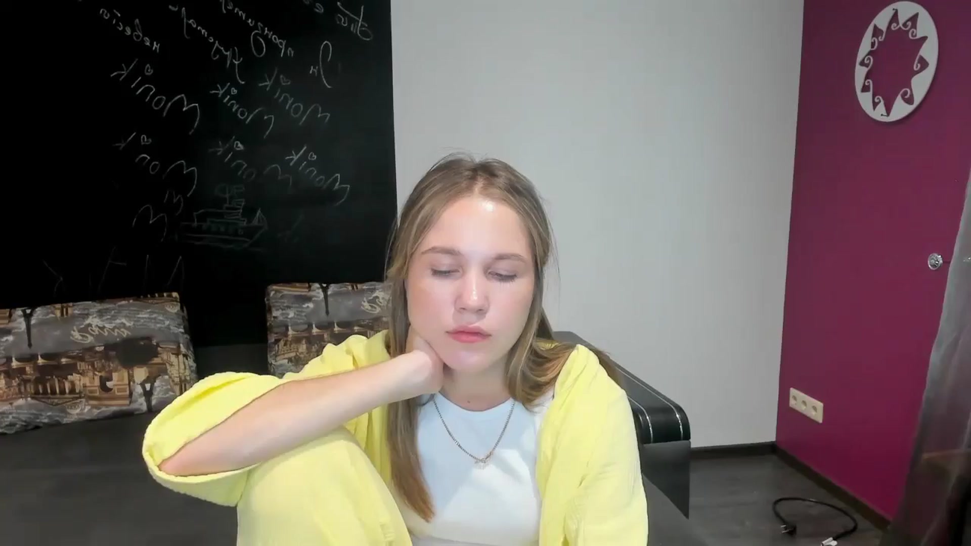 Gallery image thumbnail from Kate_Lewiss's myfreecams stream on, 06/19/2024, 07:37 image 4 of 20