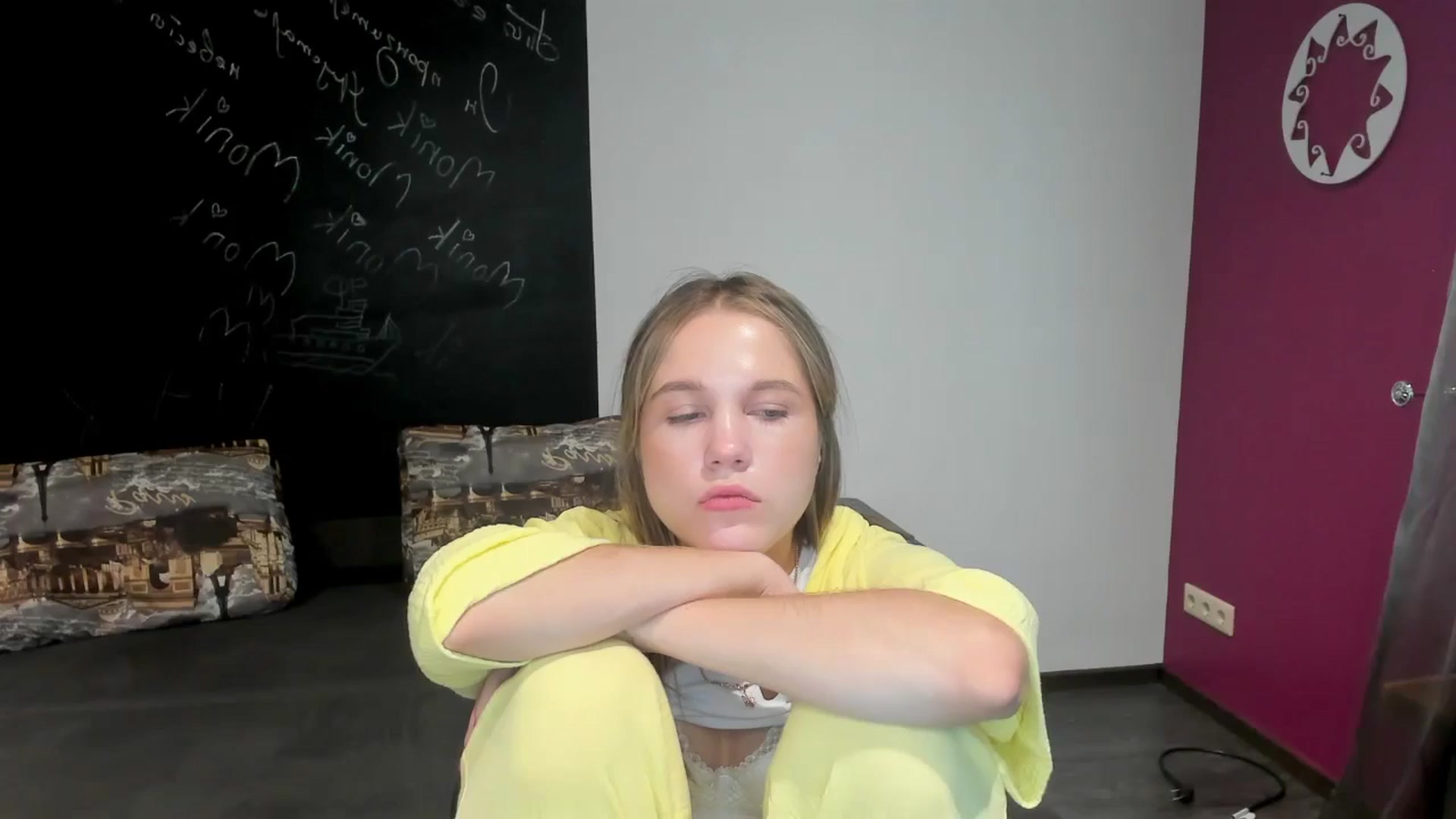 Gallery image thumbnail from Kate_Lewiss's myfreecams stream on, 06/19/2024, 07:37 image 7 of 20