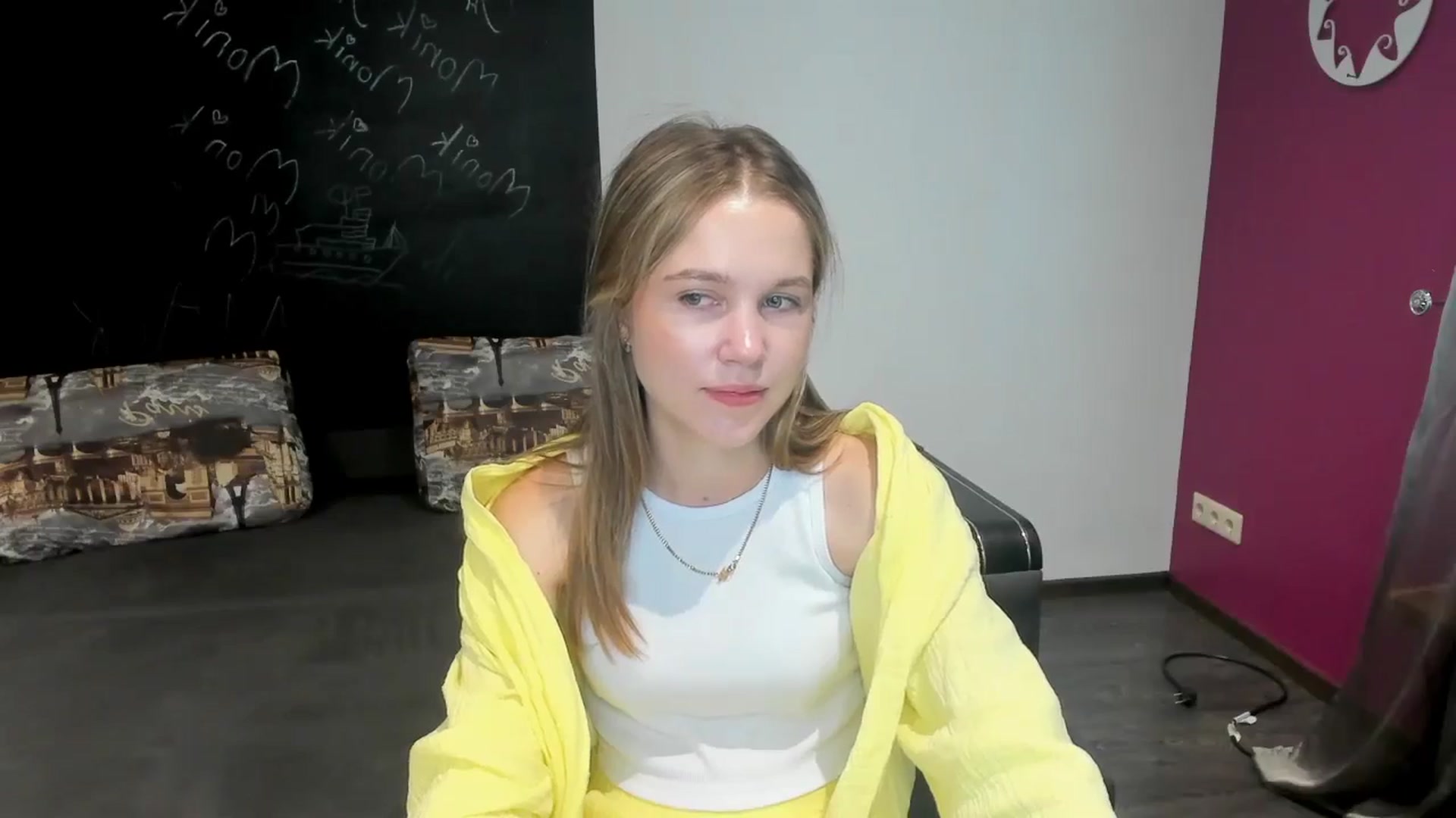 Gallery image thumbnail from Kate_Lewiss's myfreecams stream on, 06/19/2024, 07:37 image 2 of 20