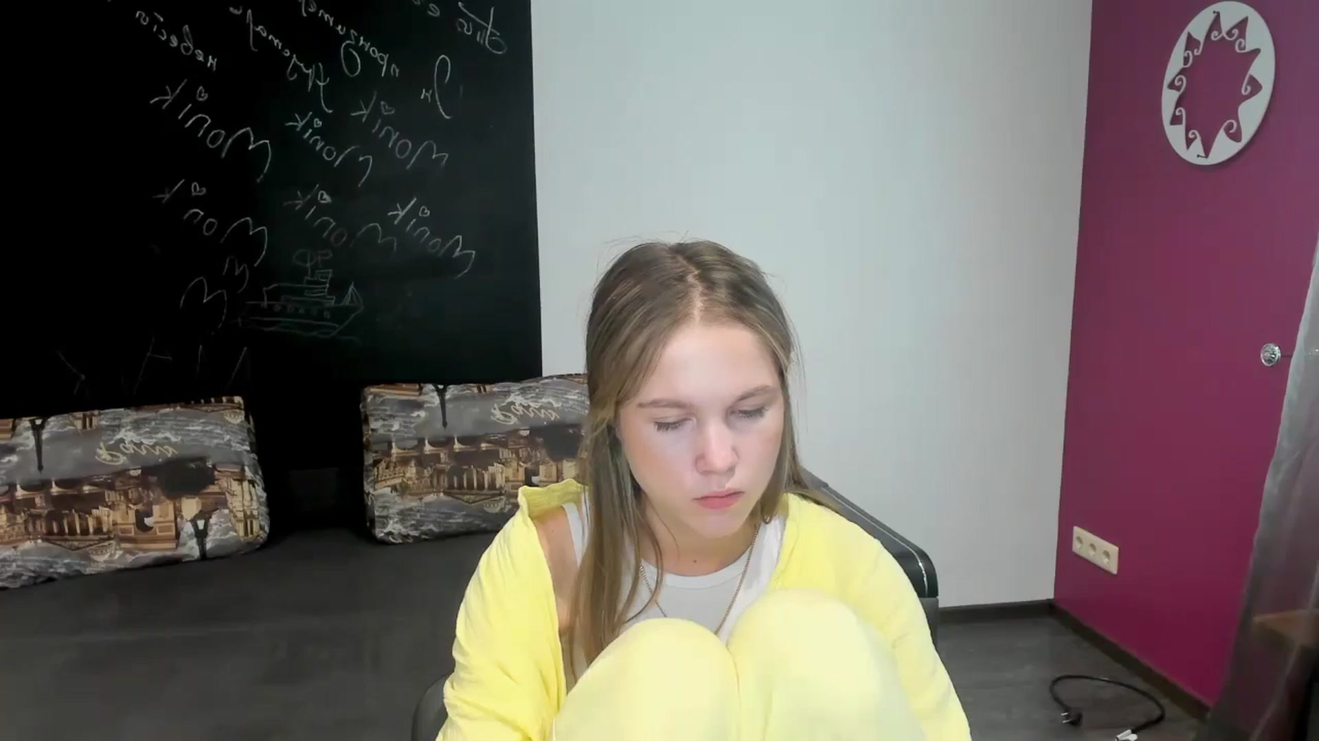 Gallery image thumbnail from Kate_Lewiss's myfreecams stream on, 06/19/2024, 07:37 image 16 of 20