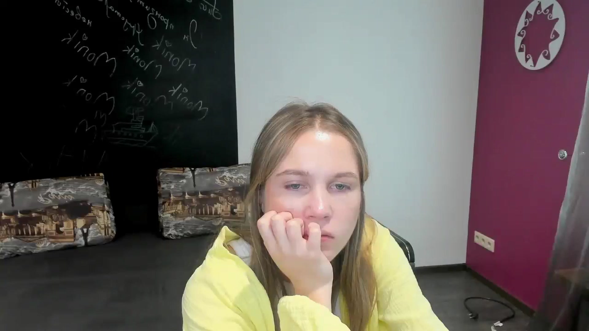 Gallery image thumbnail from Kate_Lewiss's myfreecams stream on, 06/19/2024, 09:09 image 19 of 20