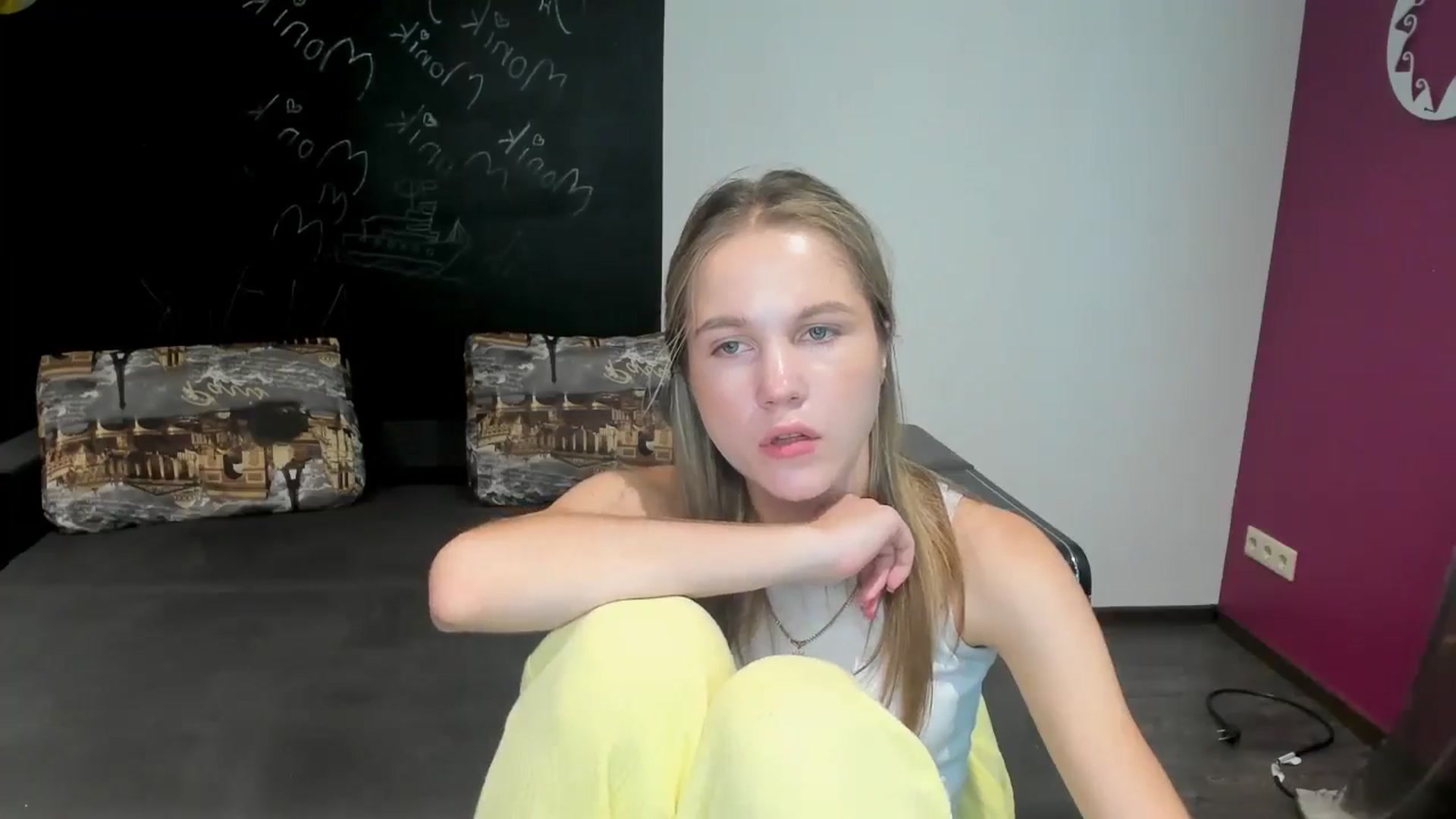 Gallery image thumbnail from Kate_Lewiss's myfreecams stream on, 06/19/2024, 10:55 image 4 of 20