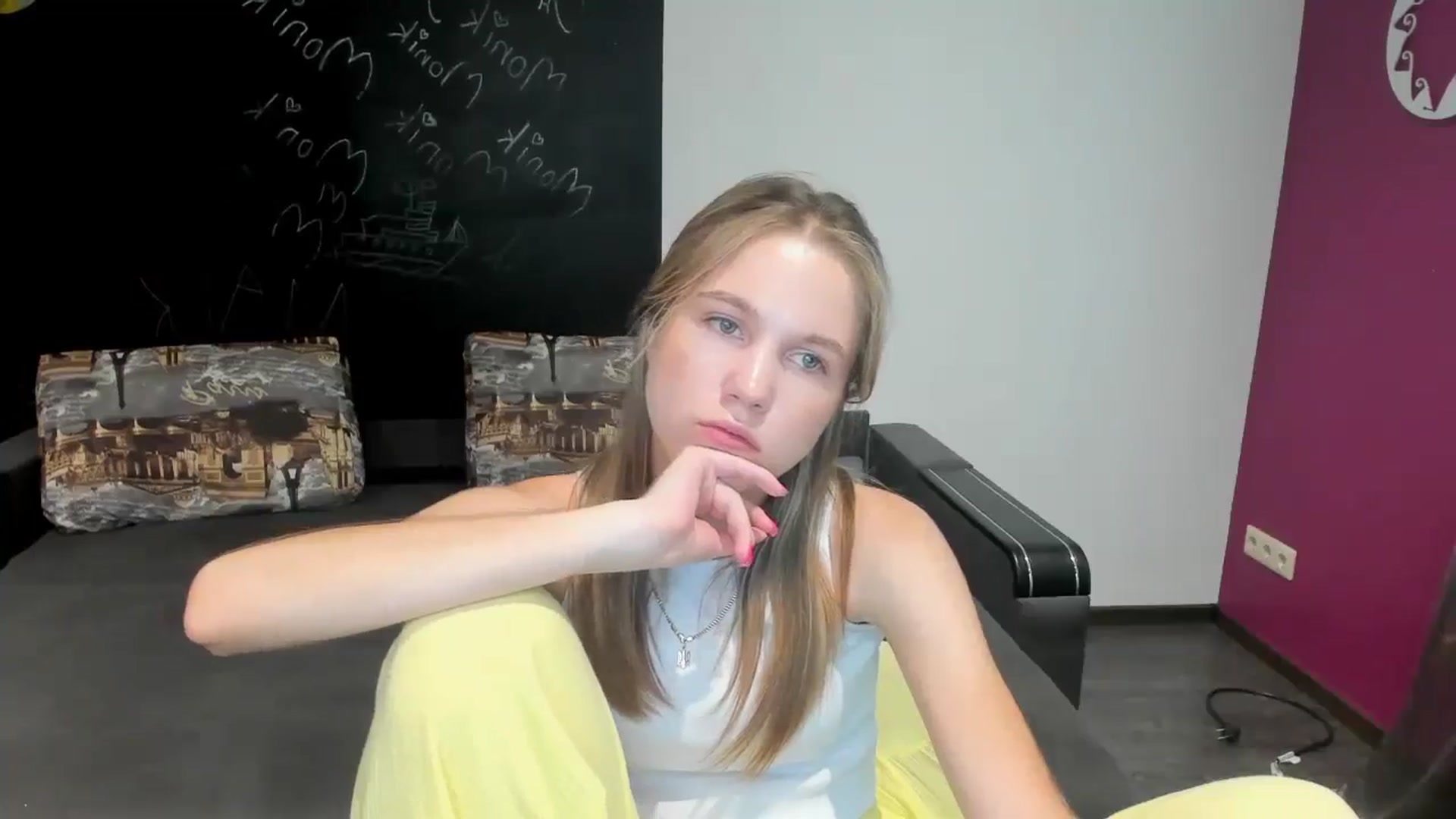 Gallery image thumbnail from Kate_Lewiss's myfreecams stream on, 06/19/2024, 10:55 image 15 of 20