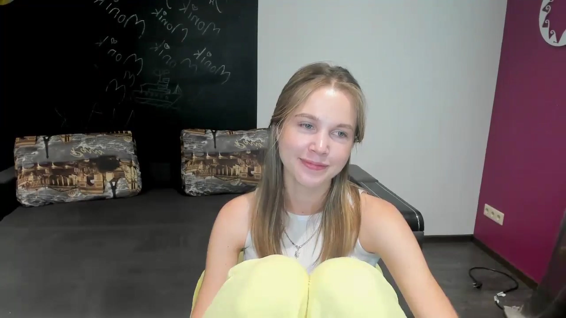 Gallery image thumbnail from Kate_Lewiss's myfreecams stream on, 06/19/2024, 10:55 image 12 of 20