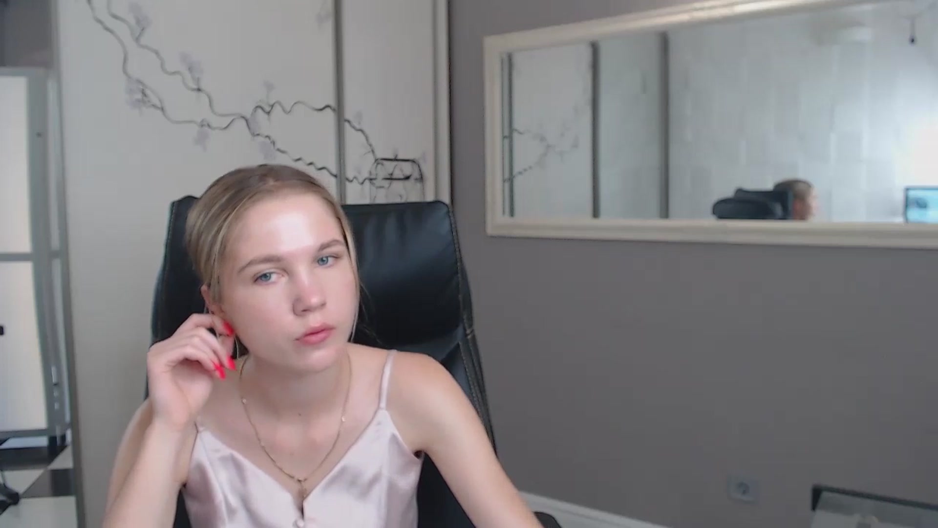 Gallery image thumbnail from Kate_Lewiss's myfreecams stream on, 06/23/2024, 07:30 image 17 of 20