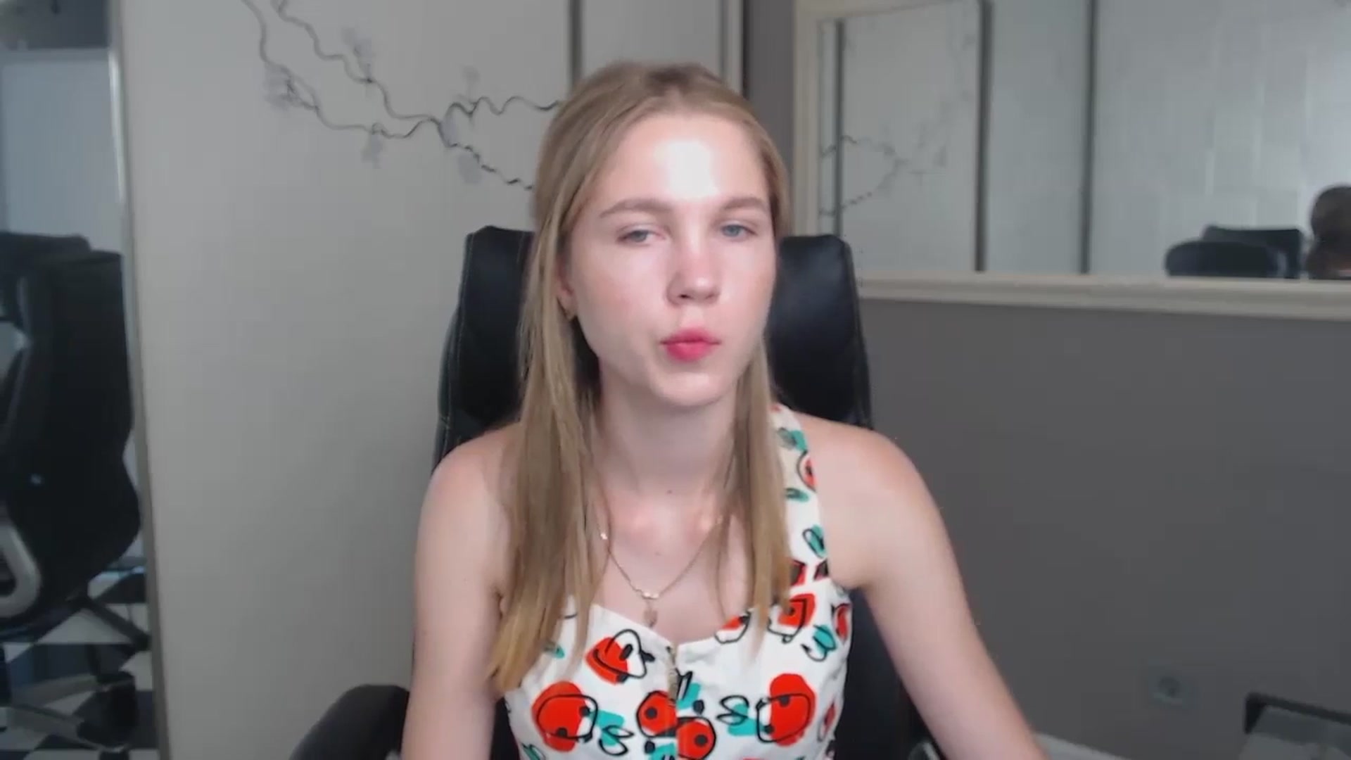 Gallery image thumbnail from Kate_Lewiss's myfreecams stream on, 06/24/2024, 07:40 image 19 of 20