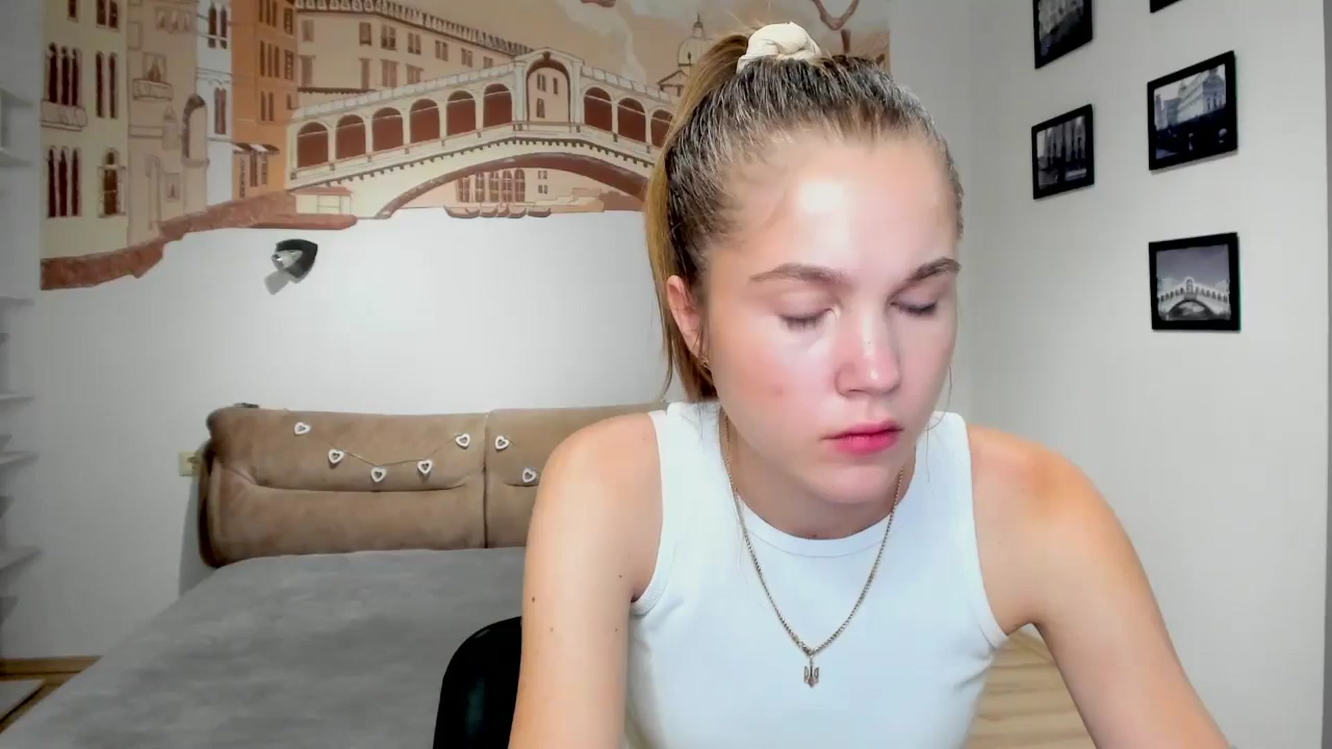 Gallery image thumbnail from Kate_Lewiss's myfreecams stream on, 06/26/2024, 07:54 image 16 of 20