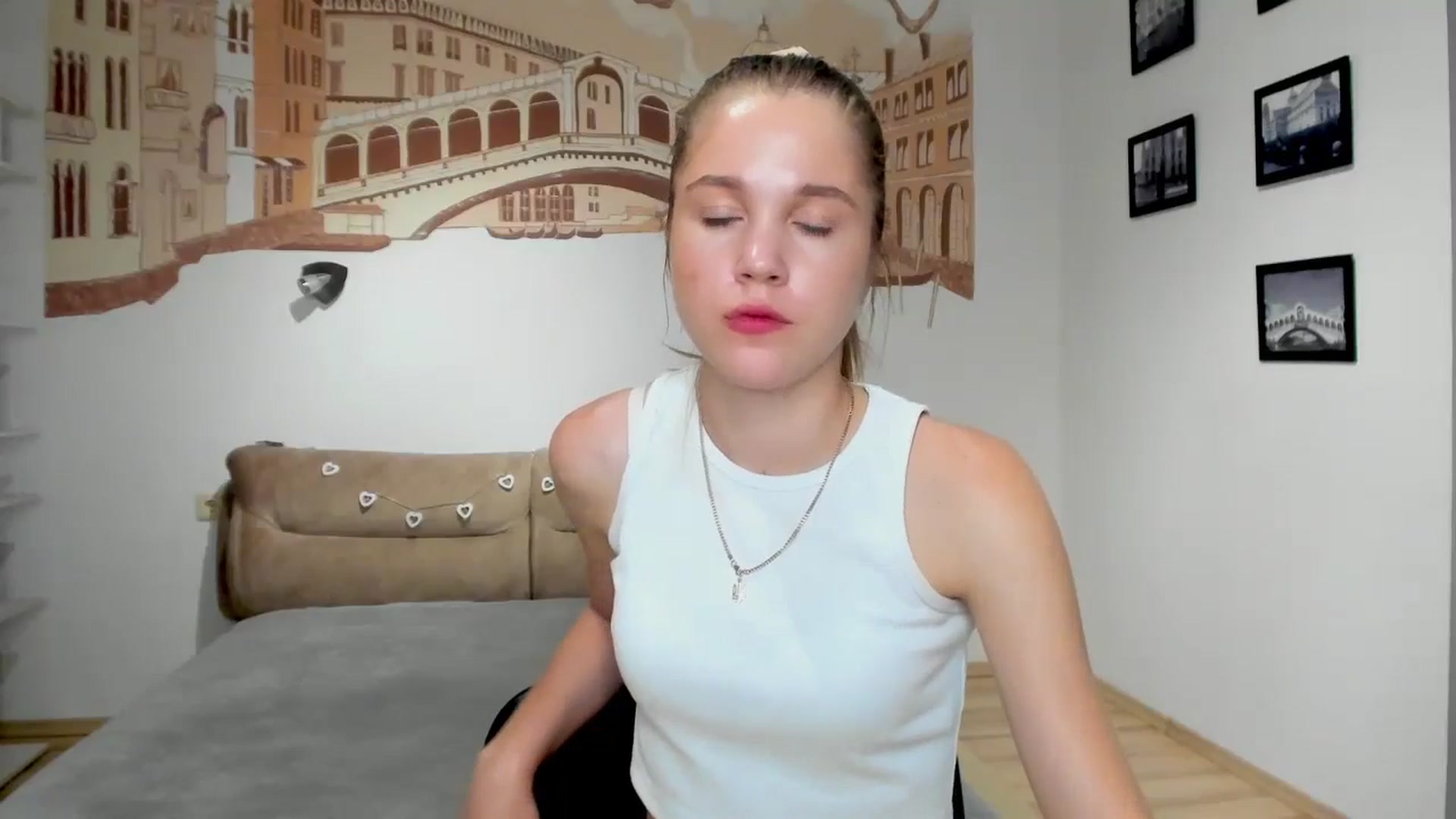 Gallery image thumbnail from Kate_Lewiss's myfreecams stream on, 06/26/2024, 07:54 image 15 of 20