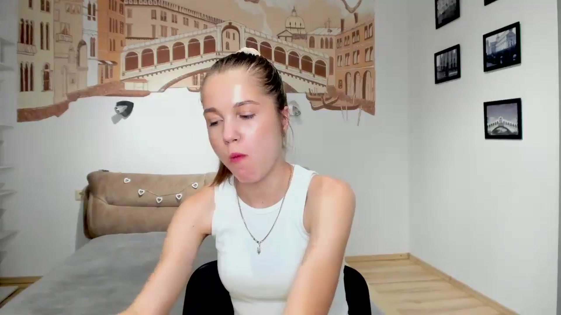 Gallery image thumbnail from Kate_Lewiss's myfreecams stream on, 06/26/2024, 07:54 image 17 of 20