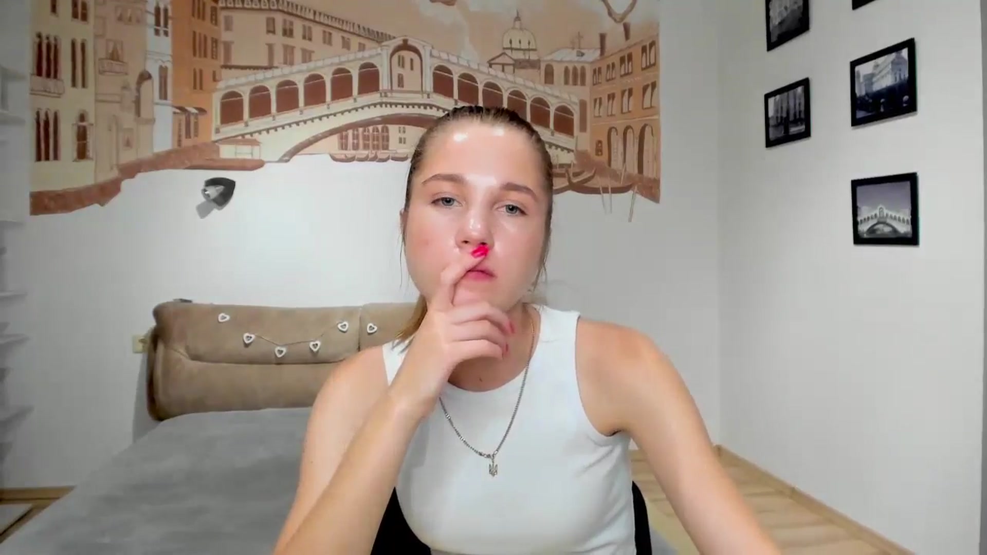 Gallery image thumbnail from Kate_Lewiss's myfreecams stream on, 06/26/2024, 08:37 image 17 of 20