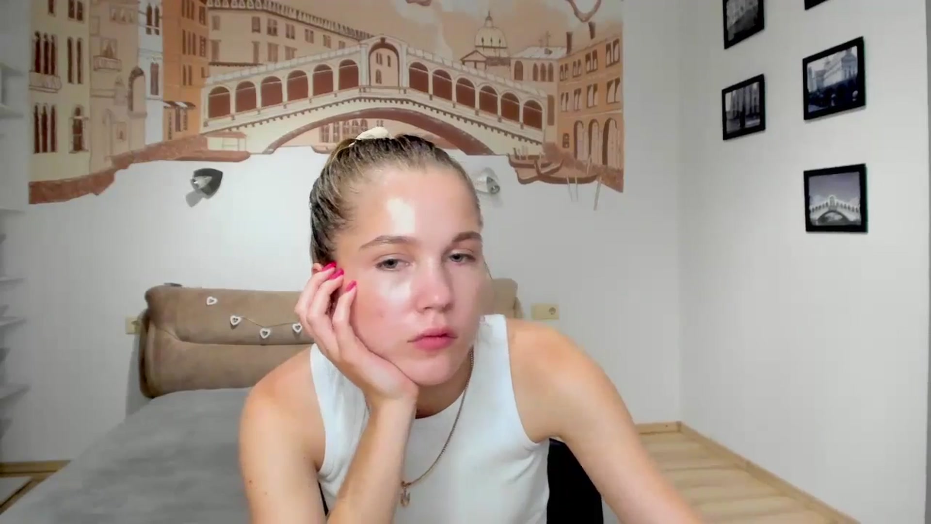 Gallery image thumbnail from Kate_Lewiss's myfreecams stream on, 06/26/2024, 09:53 image 12 of 20
