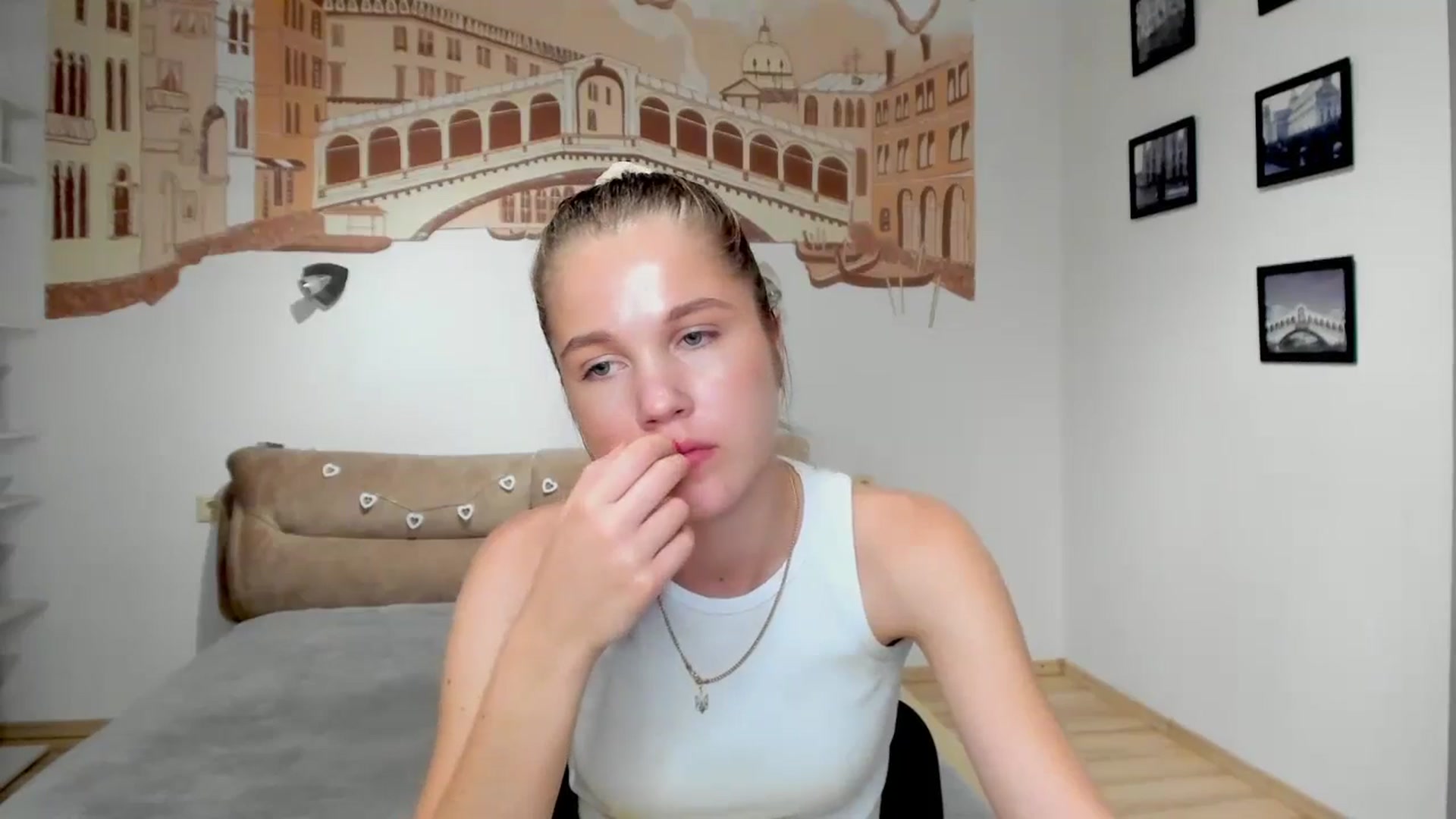 Gallery image thumbnail from Kate_Lewiss's myfreecams stream on, 06/26/2024, 09:53 image 10 of 20