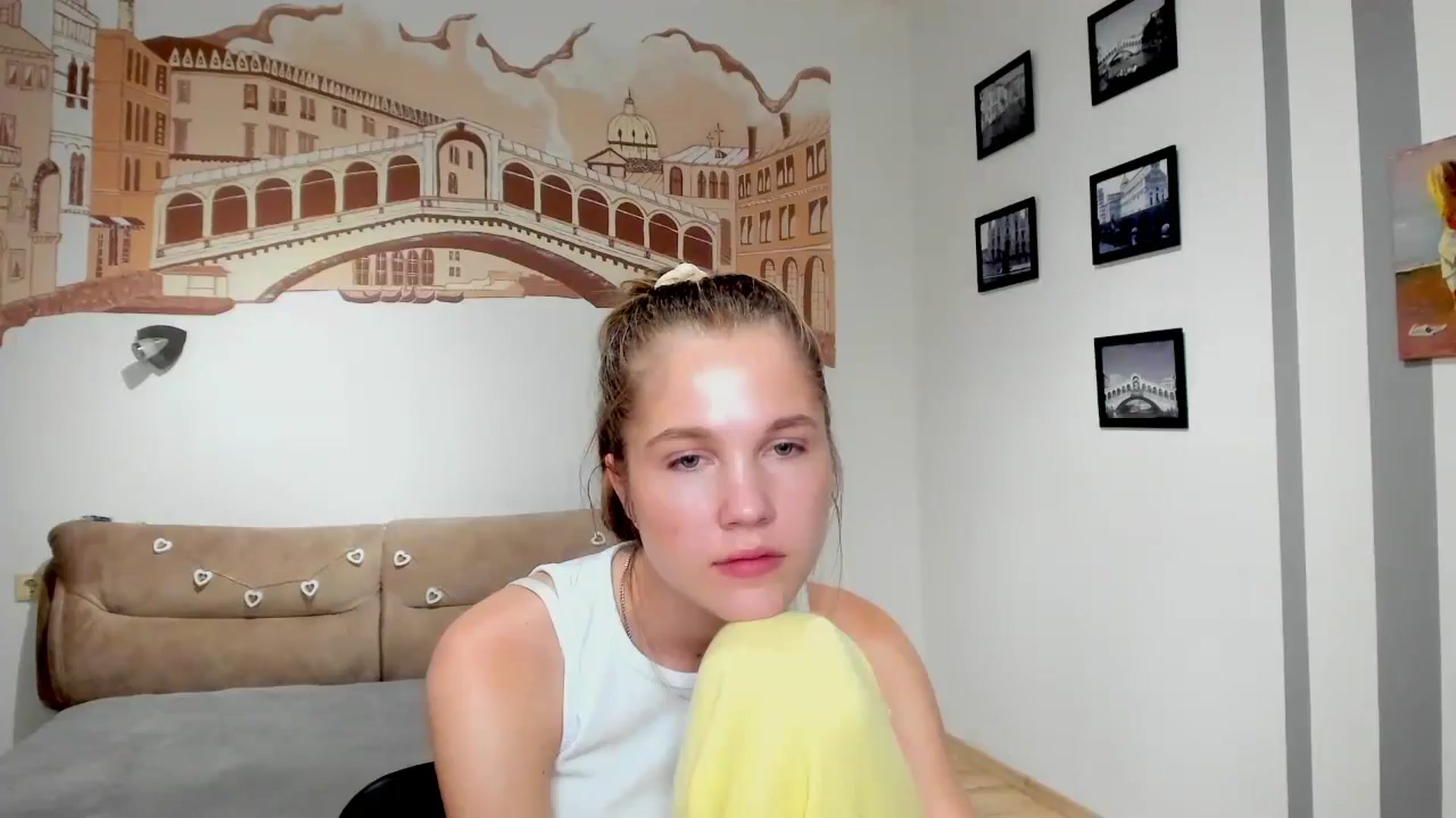 Gallery image thumbnail from Kate_Lewiss's myfreecams stream on, 06/26/2024, 10:31 image 18 of 20