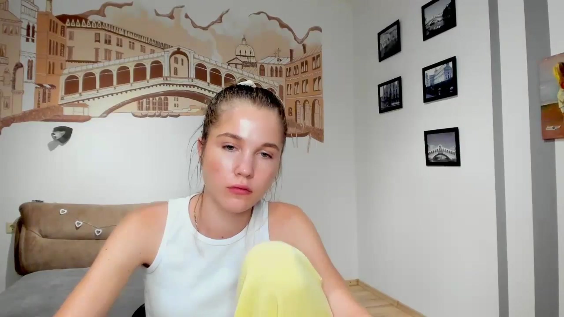 Gallery image thumbnail from Kate_Lewiss's myfreecams stream on, 06/26/2024, 10:31 image 8 of 20