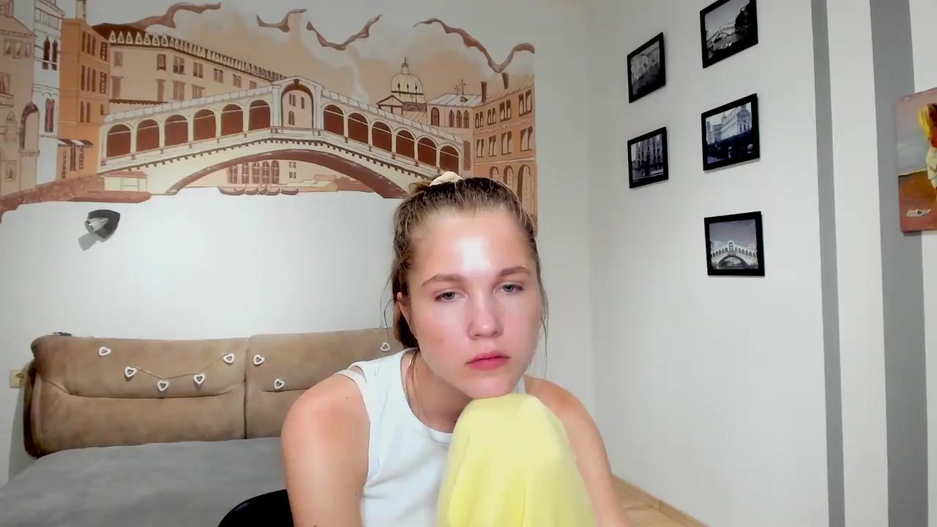 Gallery image thumbnail from Kate_Lewiss's myfreecams stream on, 06/26/2024, 10:31 image 17 of 20