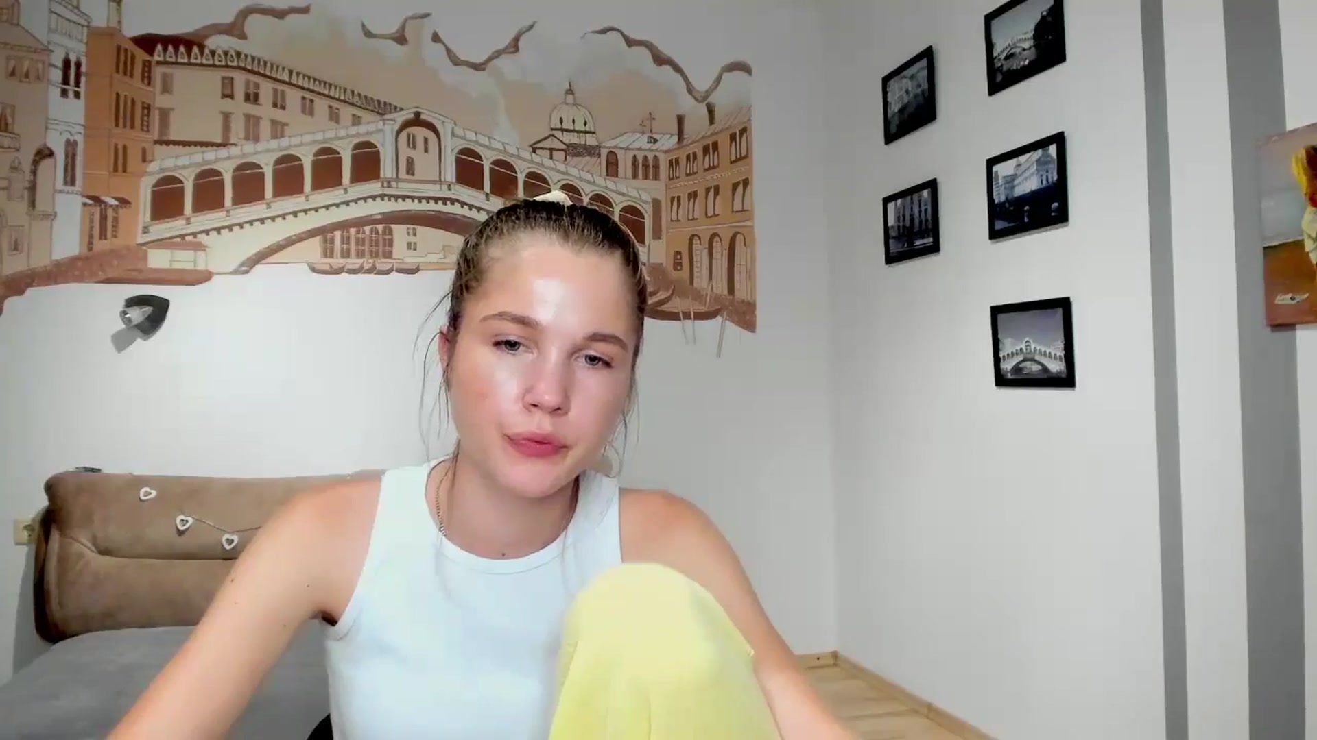 Gallery image thumbnail from Kate_Lewiss's myfreecams stream on, 06/26/2024, 10:31 image 9 of 20